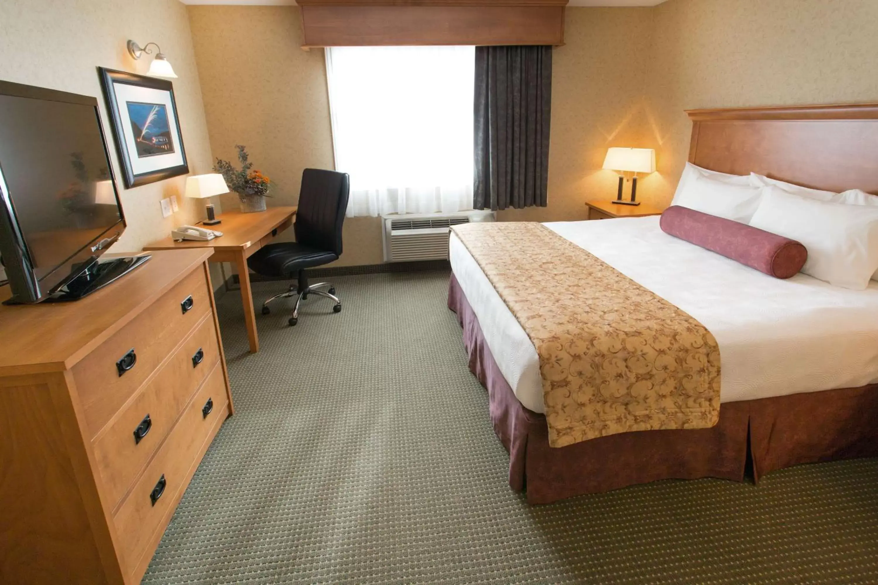 Photo of the whole room in Best Western Sicamous Inn