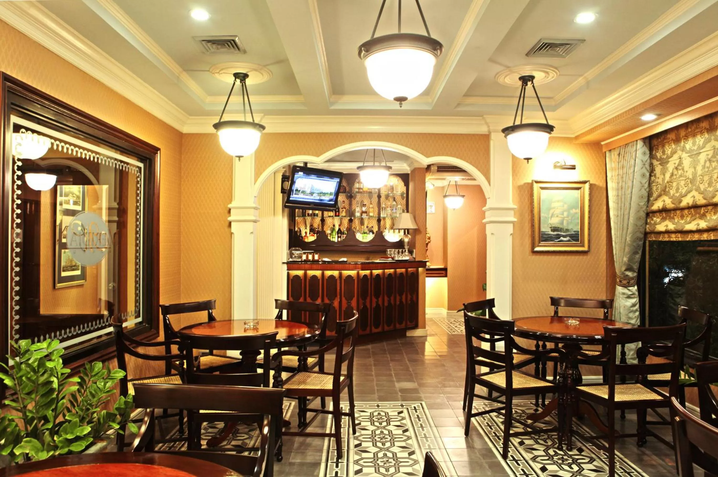 Restaurant/places to eat in Herald Suites