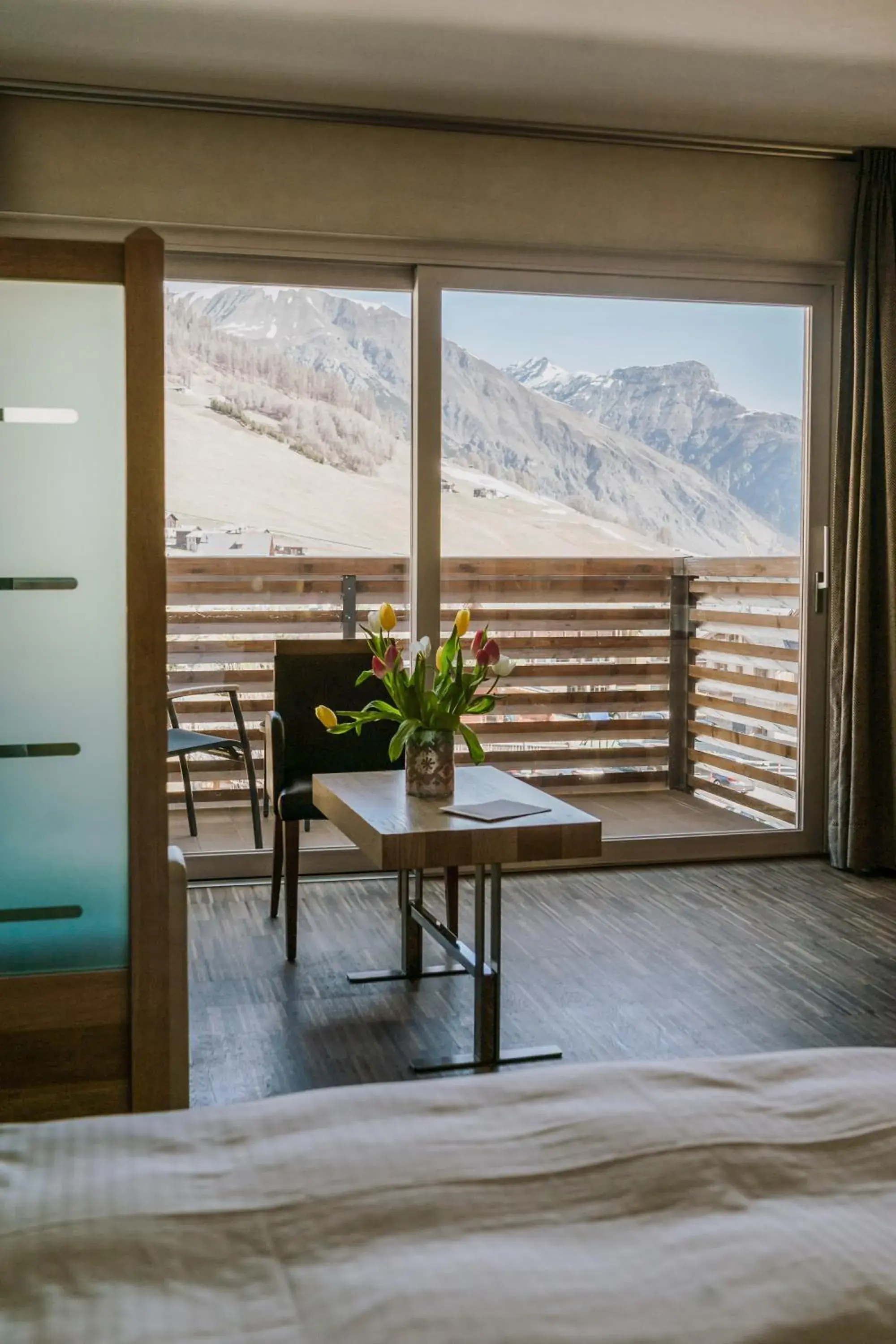 Balcony/Terrace, Mountain View in Hotel Lac Salin Spa & Mountain Resort