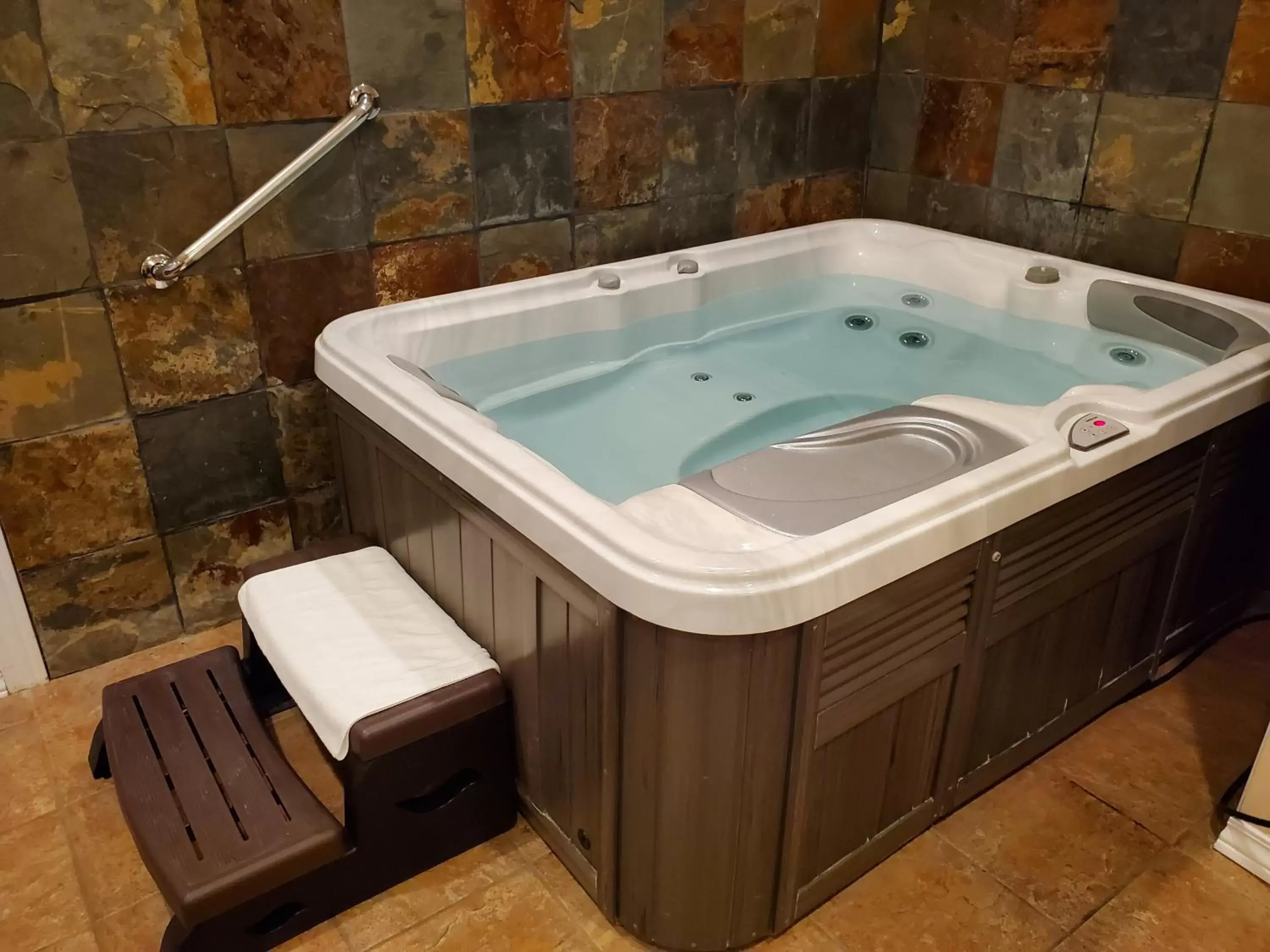 Hot Tub, Spa/Wellness in Jefferson Hills Motel