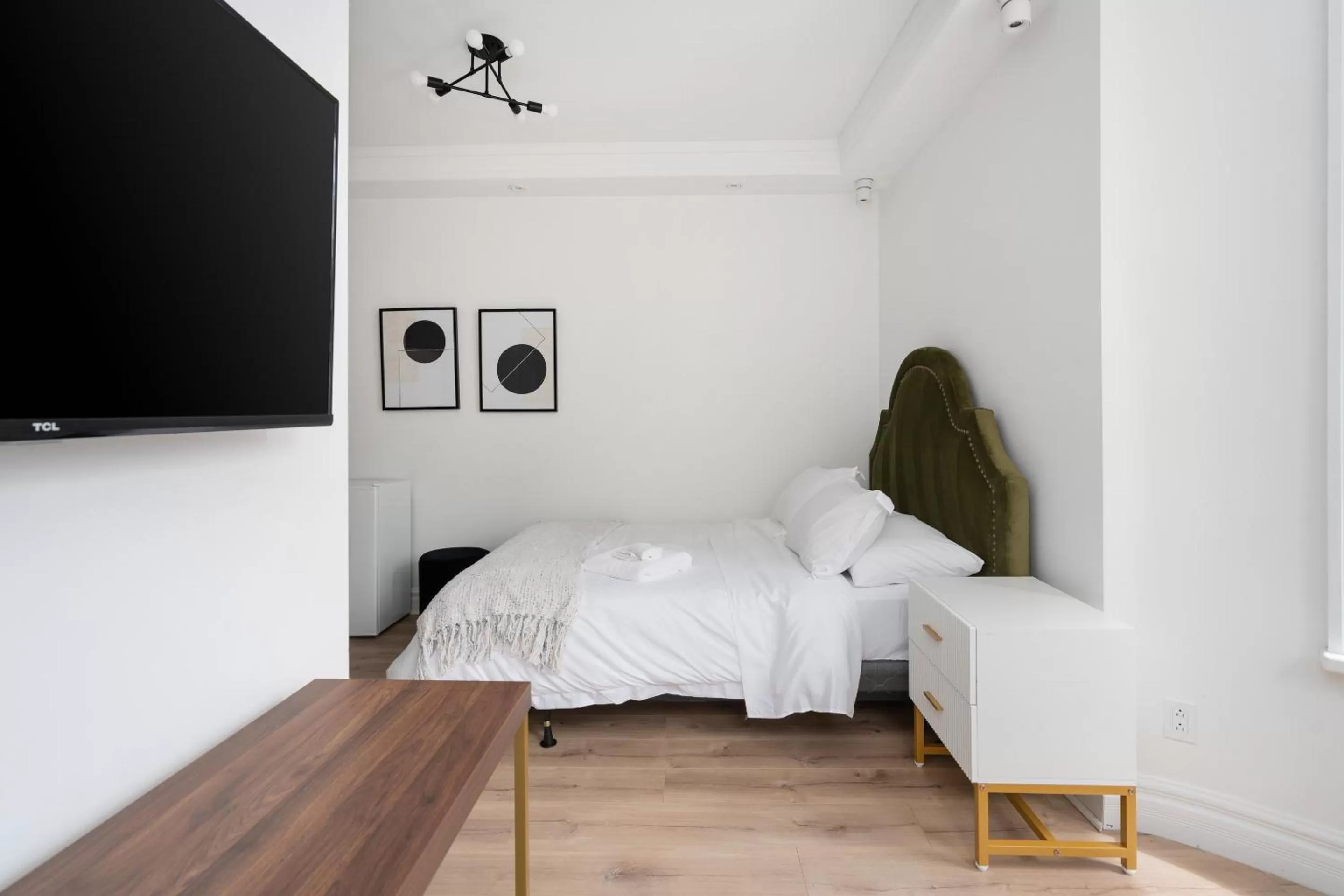 Bed in Le Penfield Par Nomade MTL