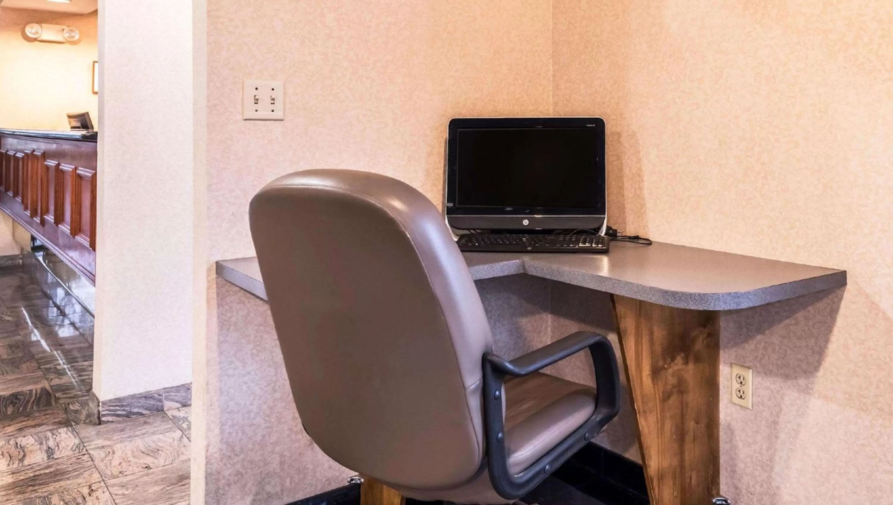 Business facilities in Studios and Suites 4 Less Emporia