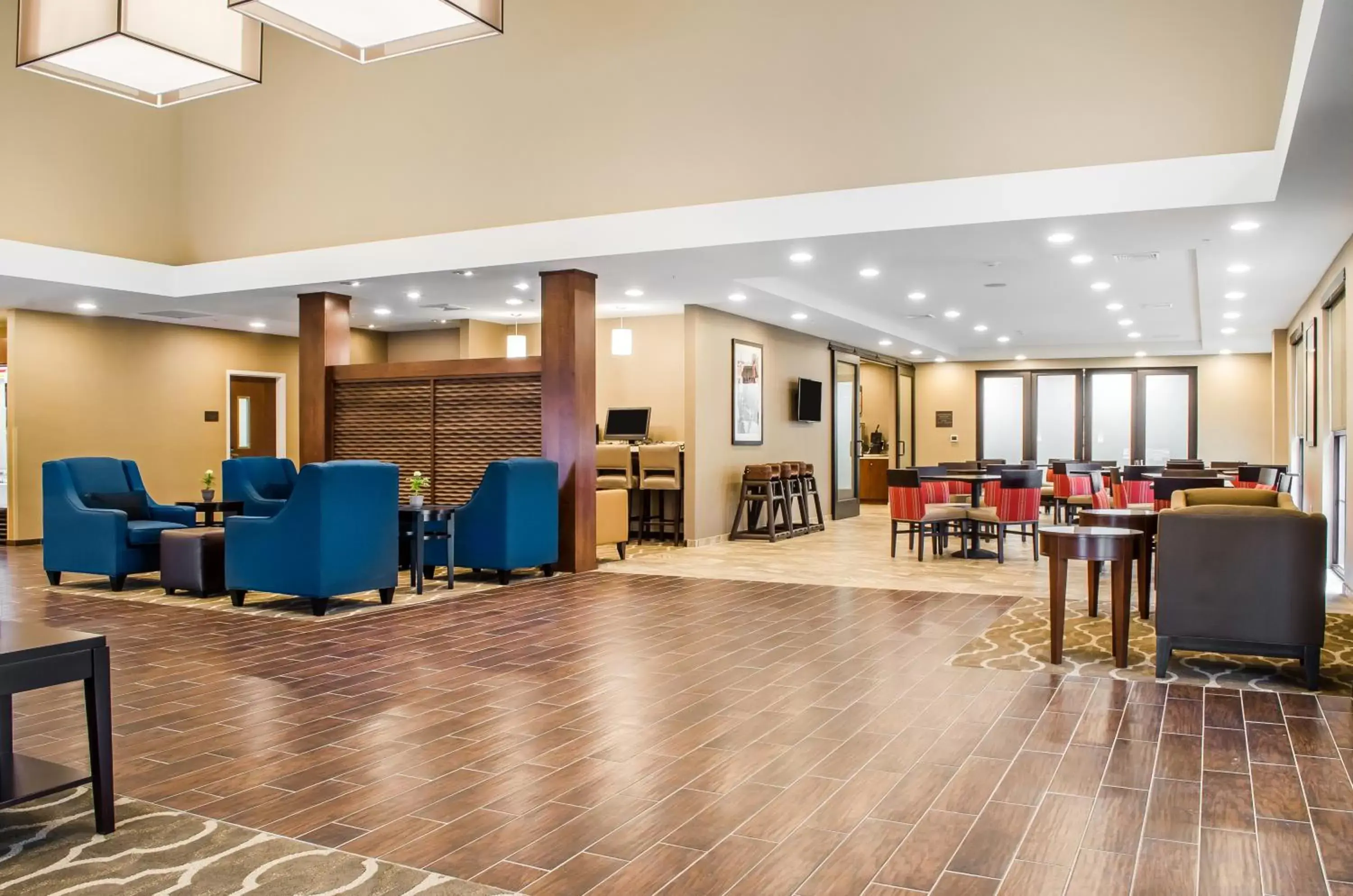 Lobby or reception, Restaurant/Places to Eat in Comfort Suites Manheim - Lancaster