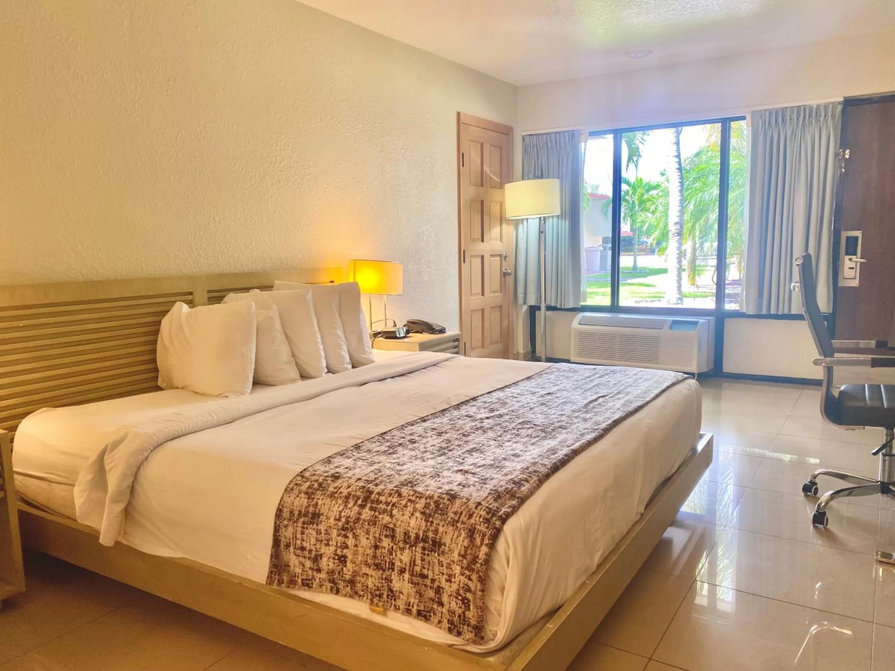 Photo of the whole room, Bed in Garden Inn of Homestead