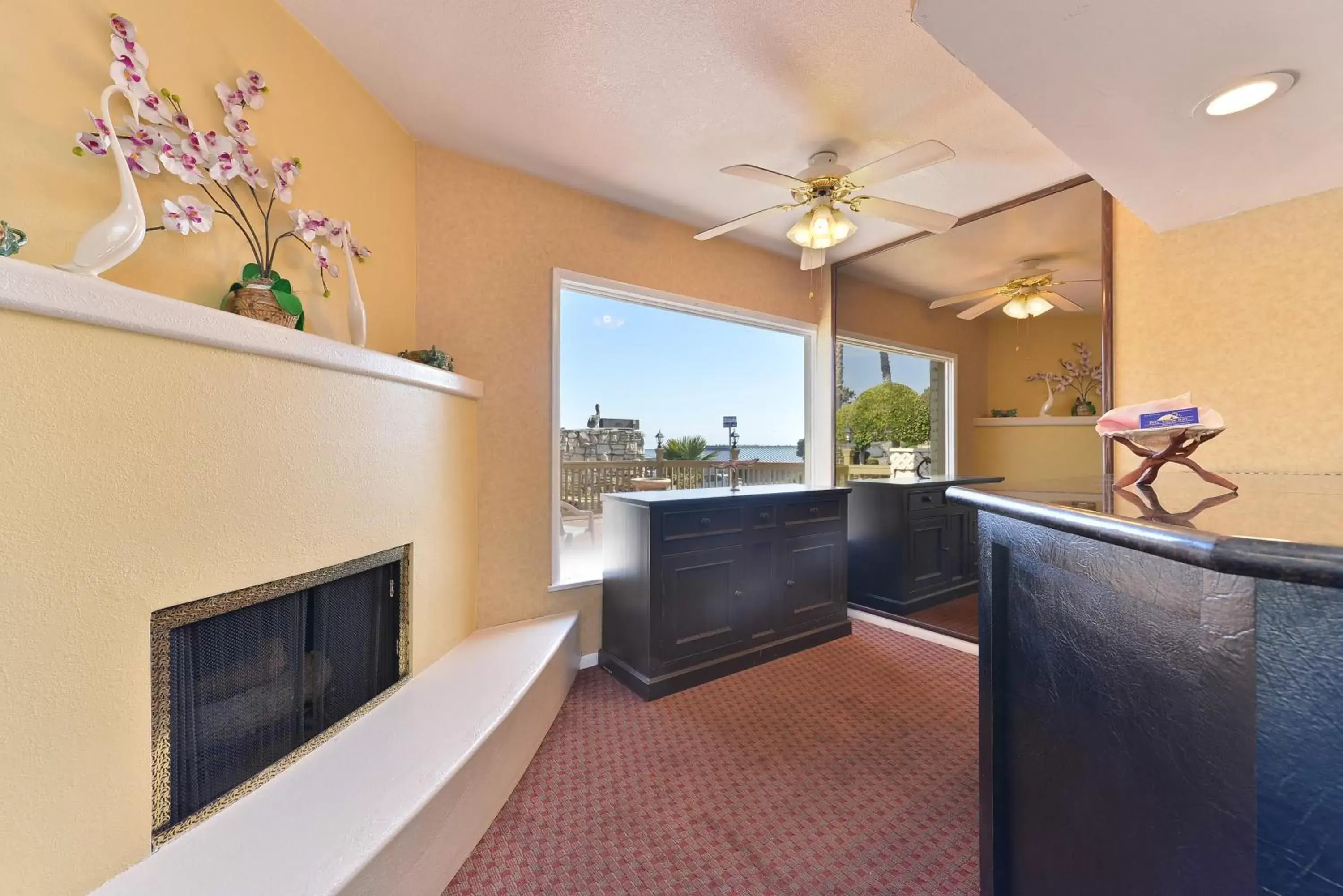 Lobby or reception in Bay View Inn - Morro Bay