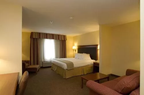 Photo of the whole room, Bed in Holiday Inn Express & Suites - Laredo-Event Center Area by IHG
