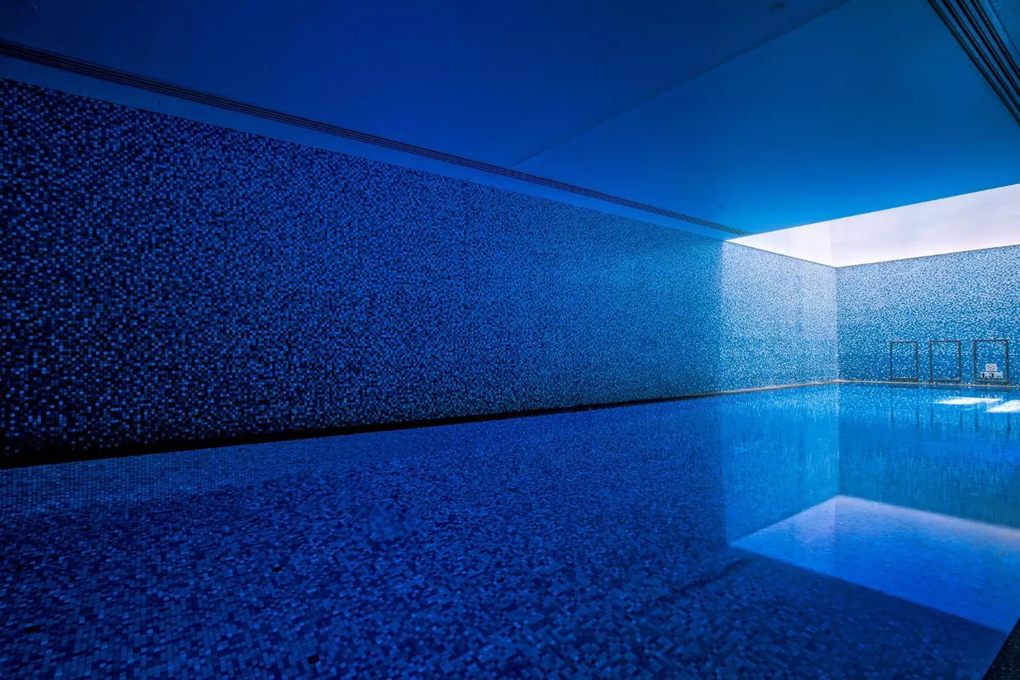 Swimming pool in Capri by Fraser Brisbane Swimming pool in Capri by Fraser Brisbane