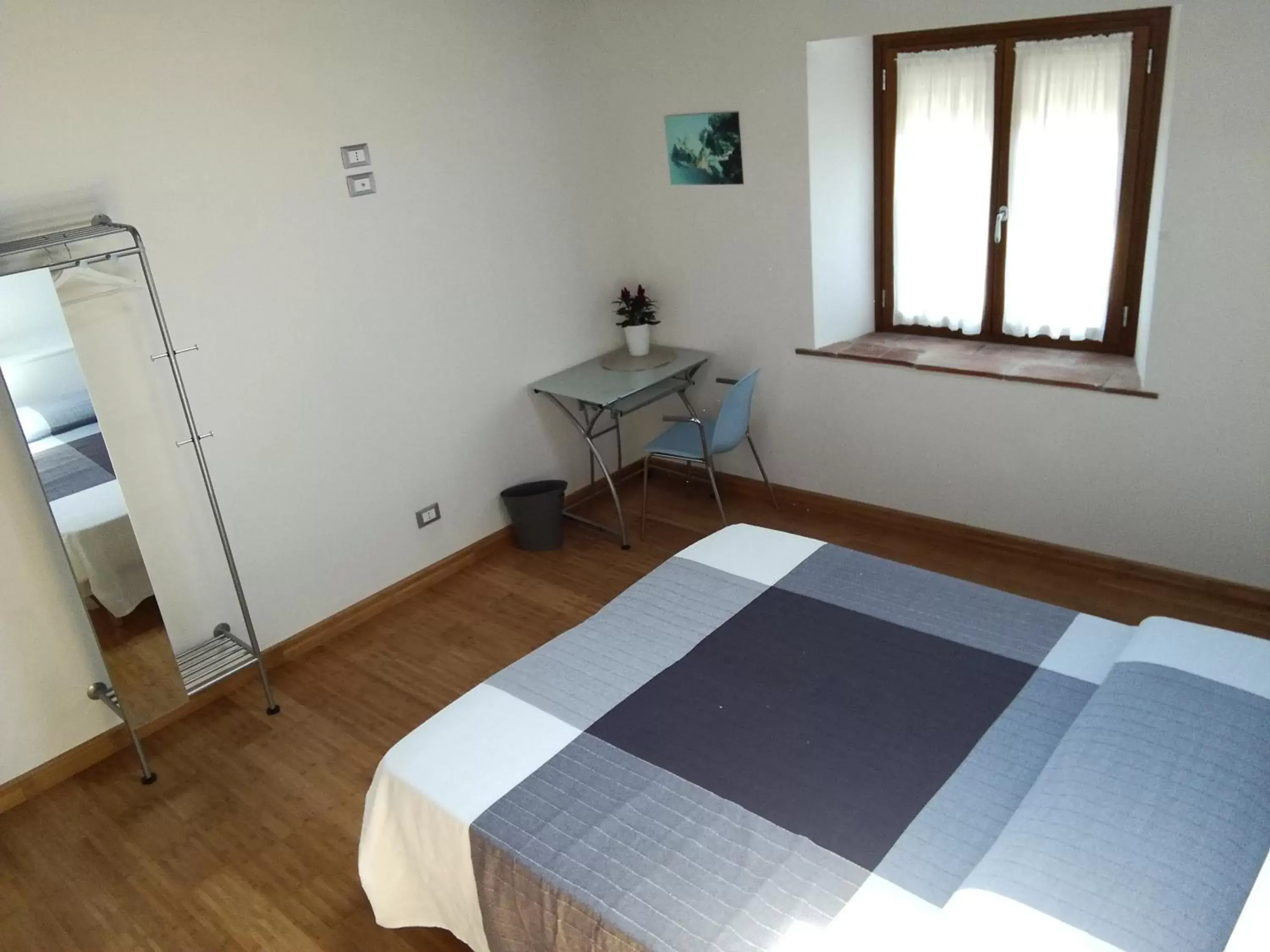 Double Room with Private External Bathroom in B & B Via di Mezzo Double Room with Private External Bathroom in B & B Via di Mezzo