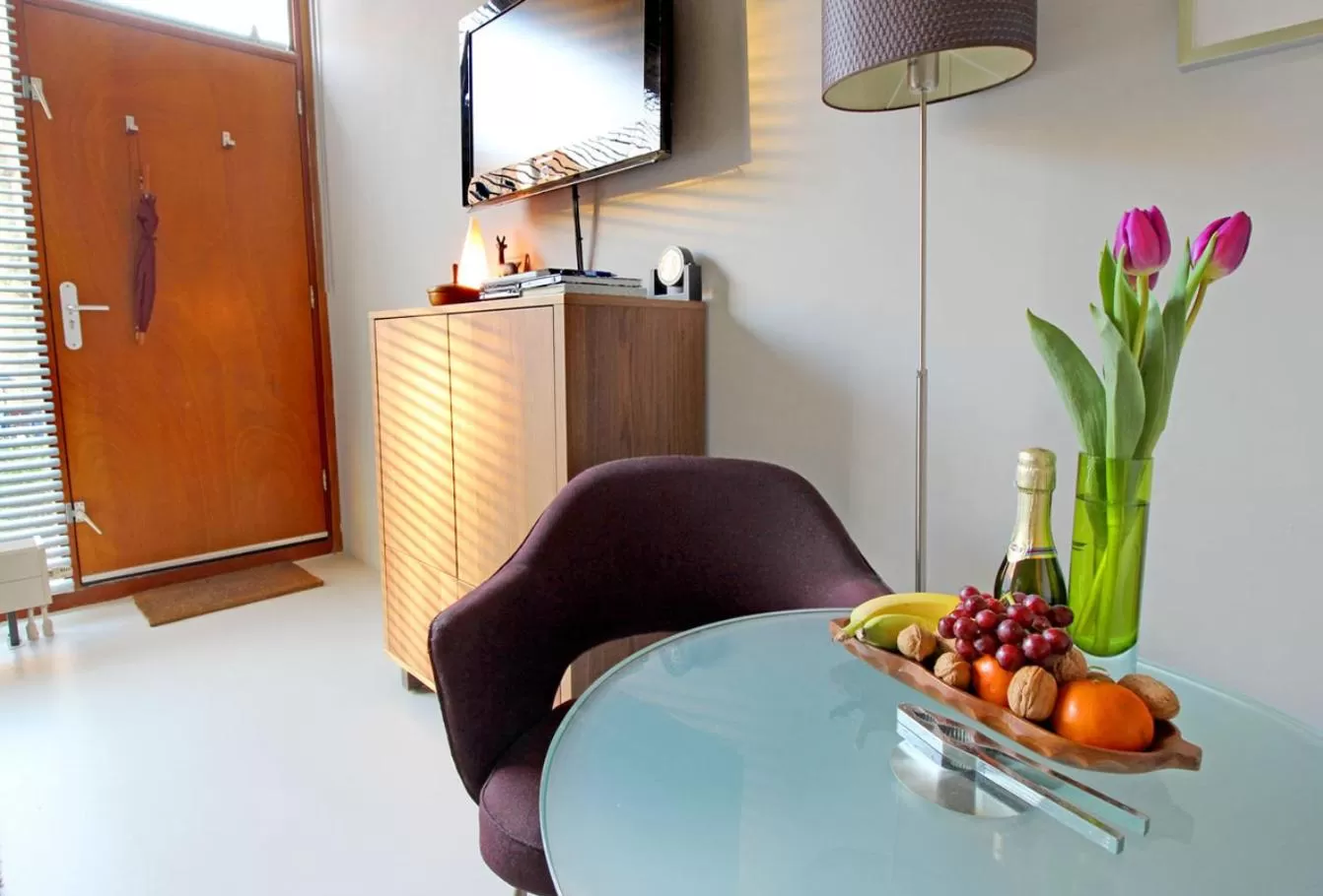 Seating area in Eastendroom