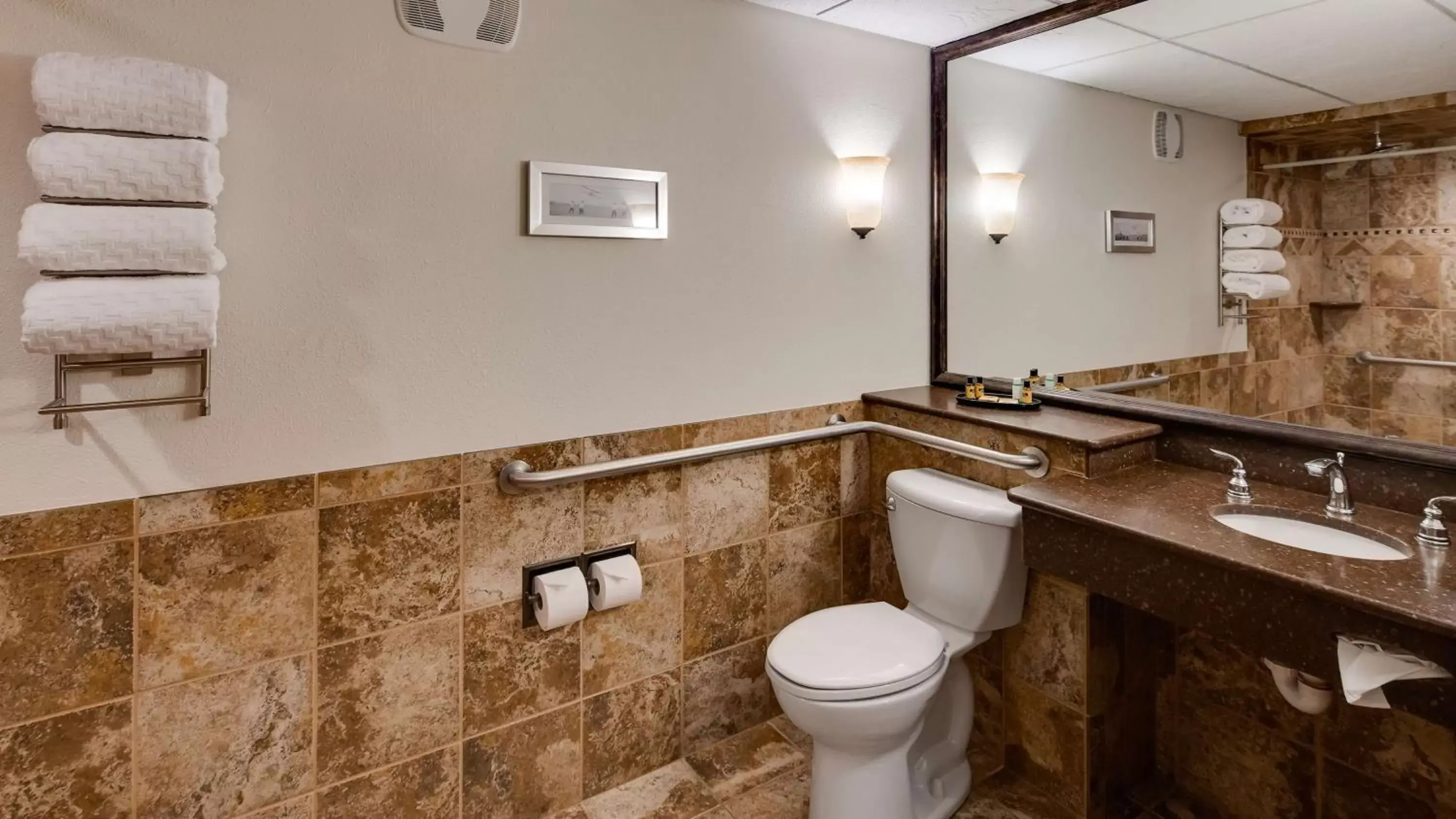 Bathroom in Best Western Plus Longbranch Hotel & Convention Center