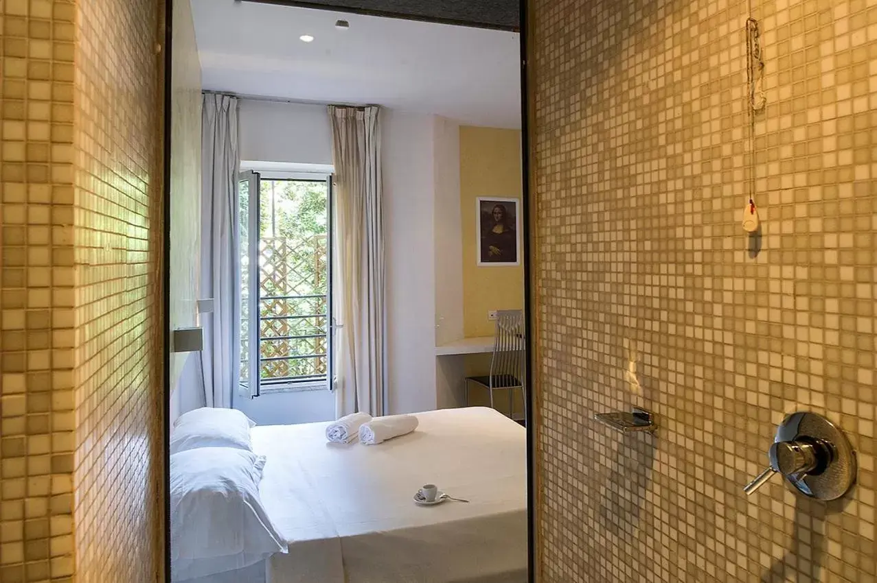 Shower, Bed in Relais San Pietro