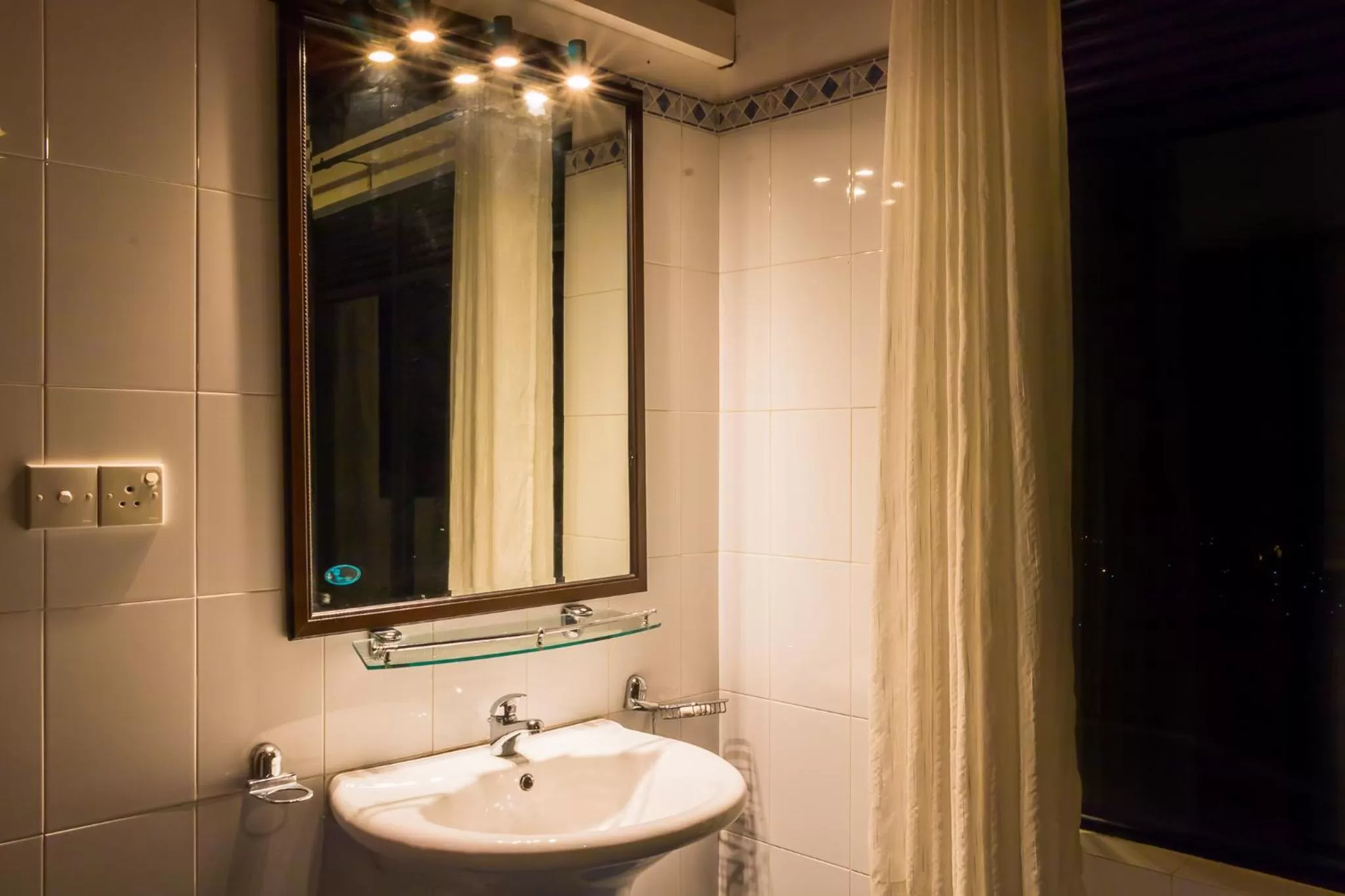 Bathroom in Kandy Unique Hotel