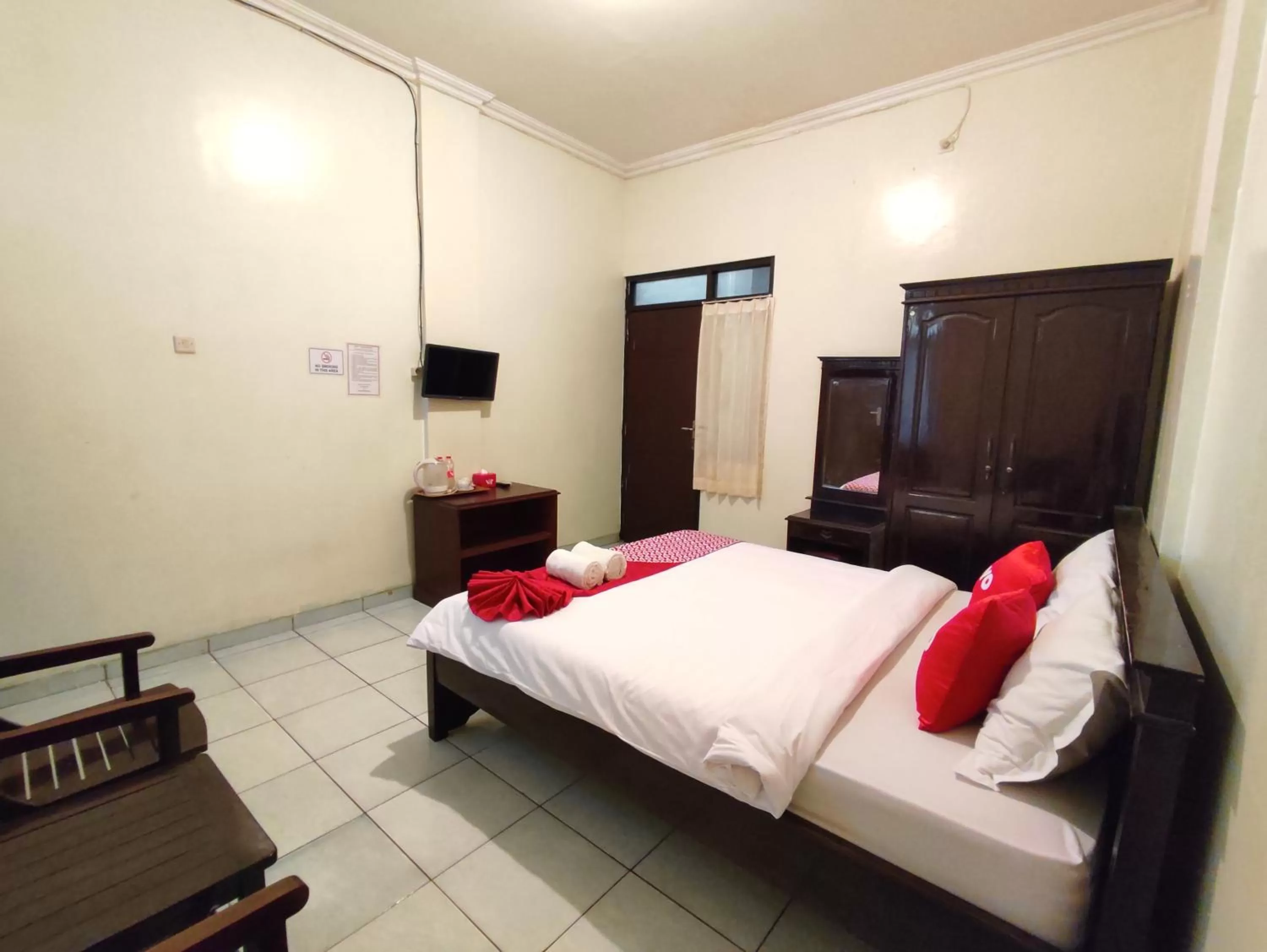 Bedroom, Bed in OYO 3862 Syariah Hotel Pandan Wangi