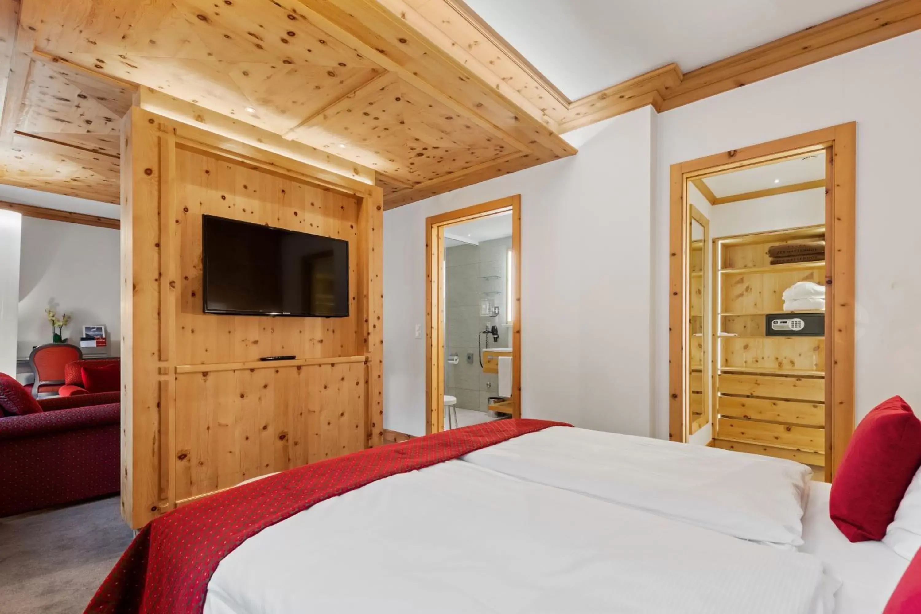 Bed in Grand Hotel Zermatterhof