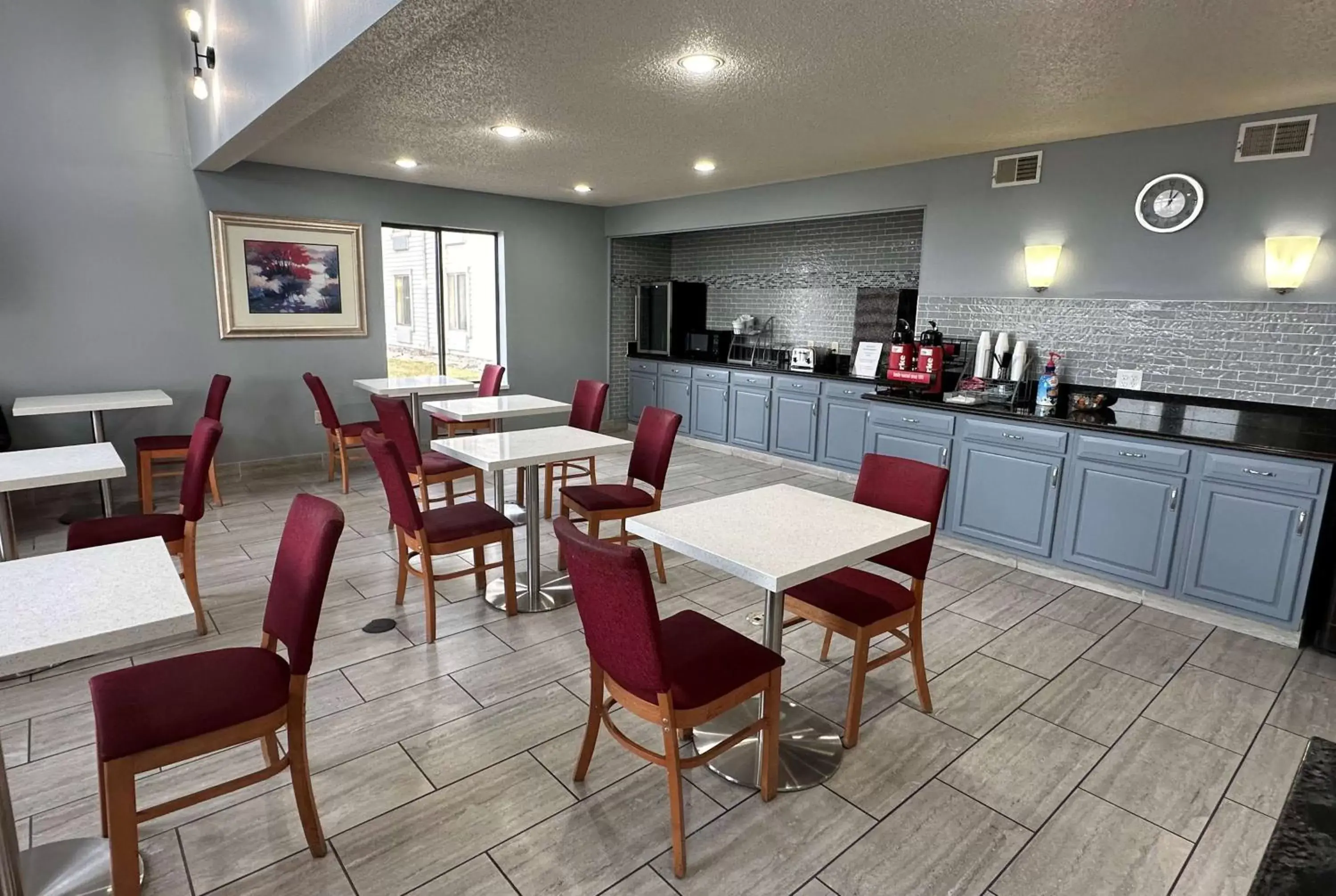 Property building in Super 8 by Wyndham Appleton Property building in Super 8 by Wyndham Appleton