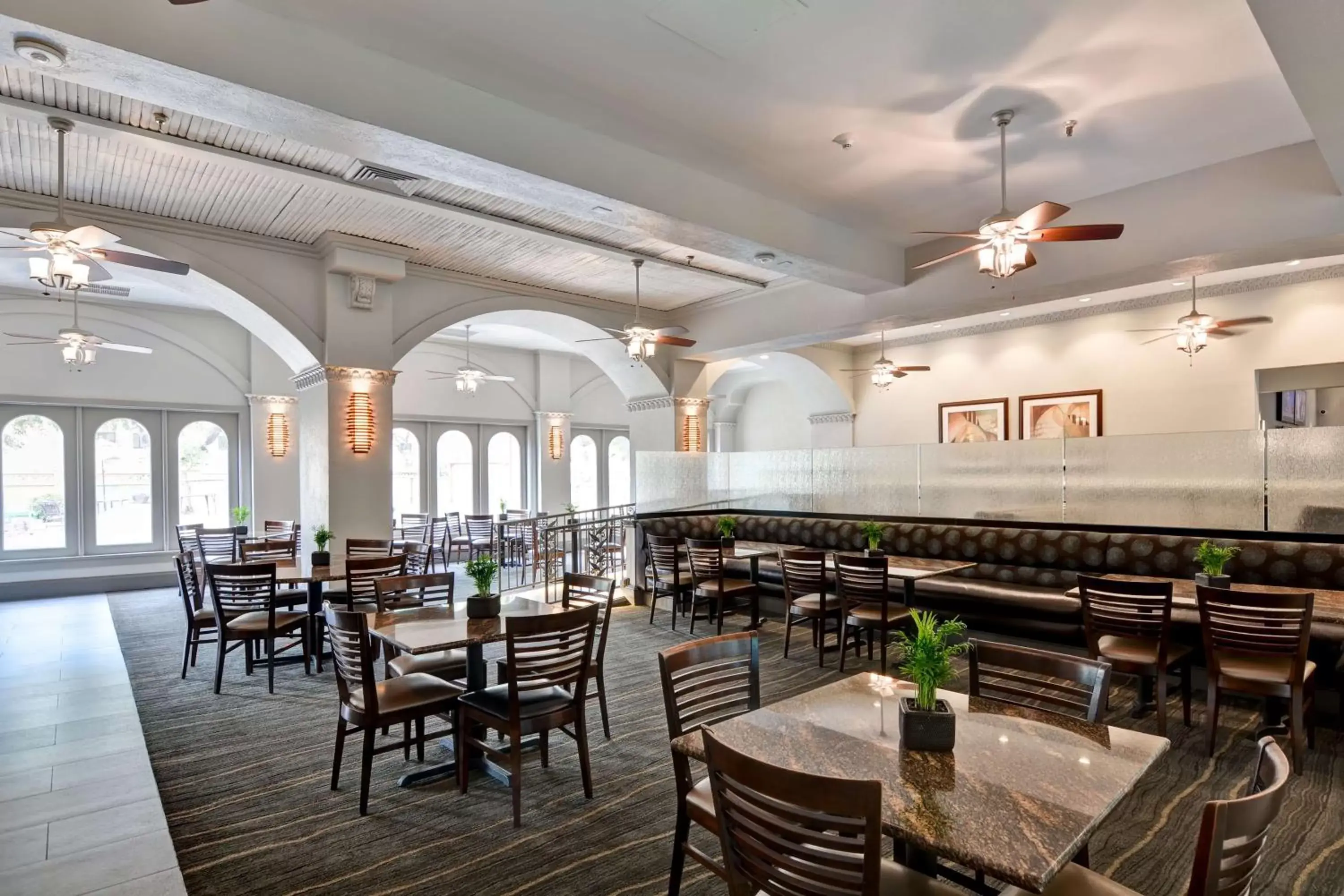 Dining area, Restaurant/Places to Eat in Embassy Suites by Hilton Miami International Airport