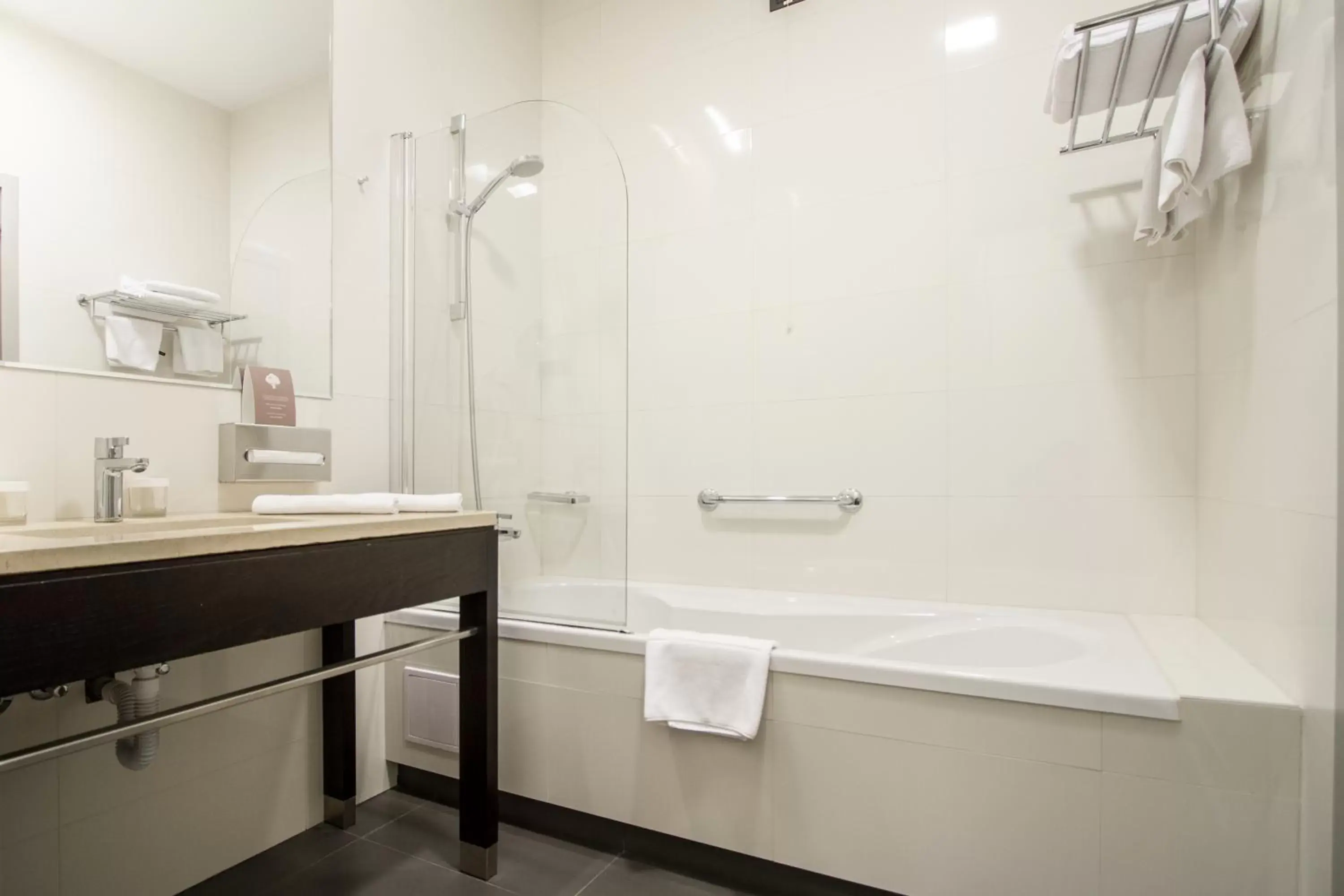 Bathroom in Hotel Atrium