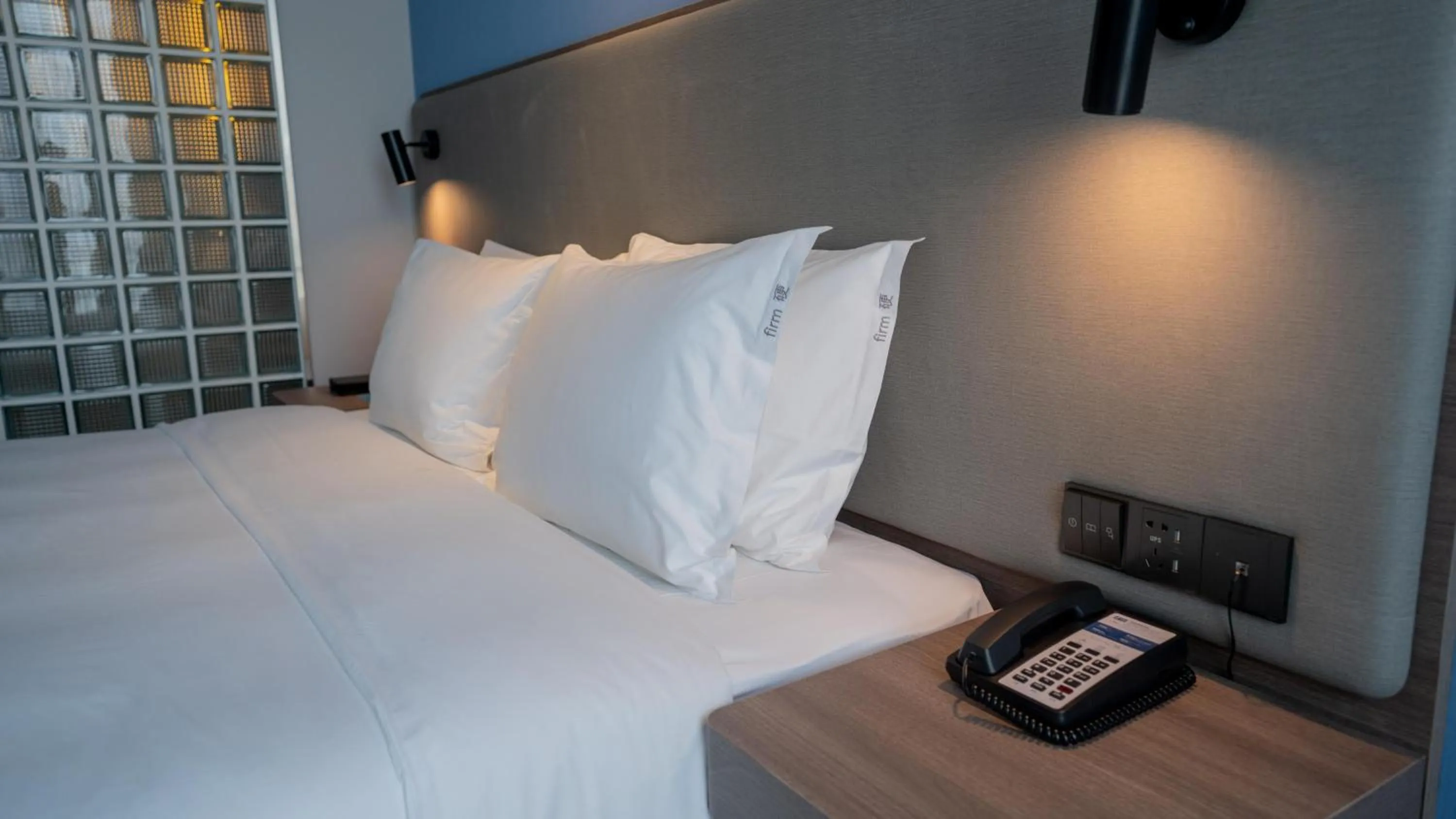 Photo of the whole room, Bed in Holiday Inn Express Nantong Xinghu by IHG