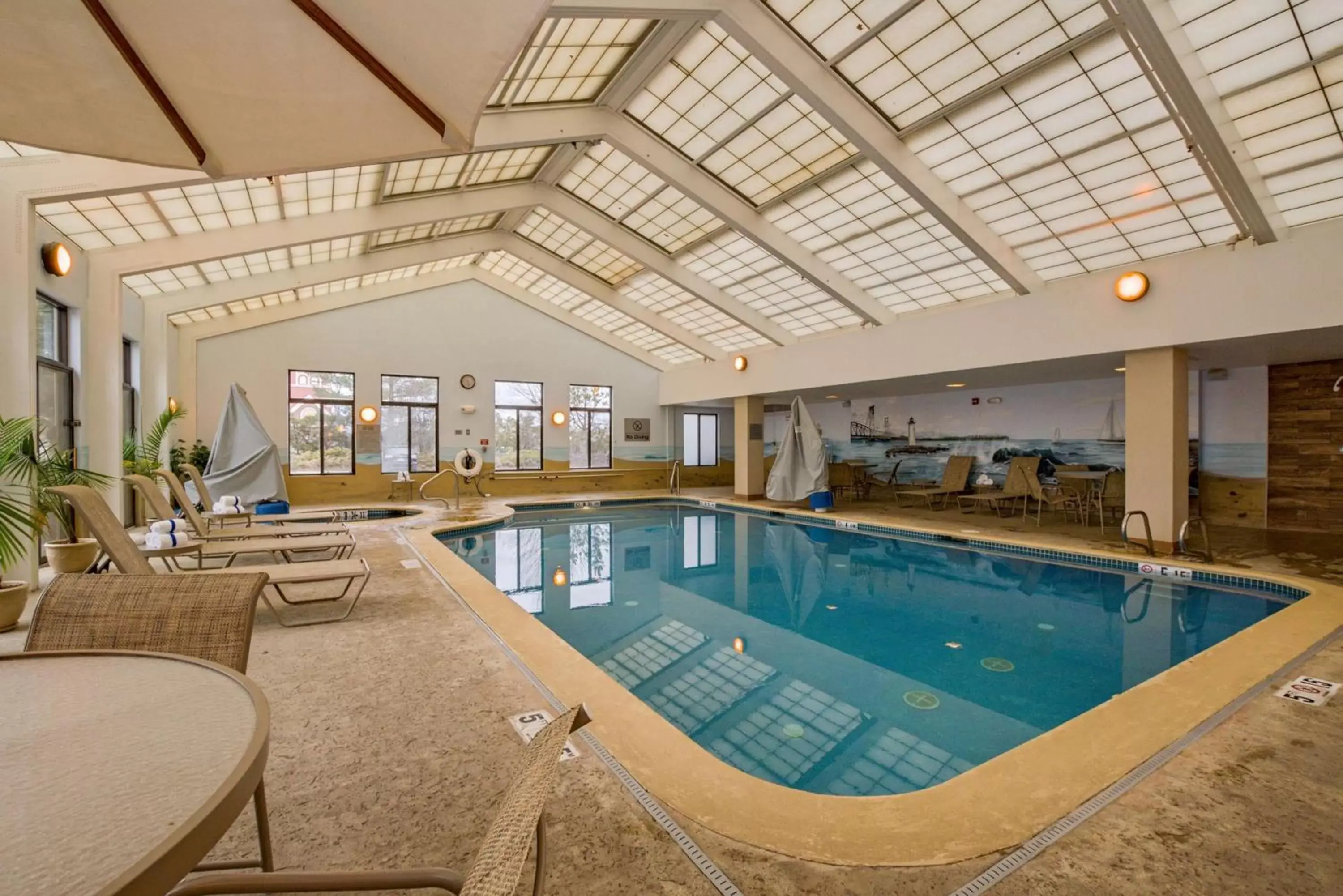 Swimming Pool in Hampton Inn Portsmouth Central