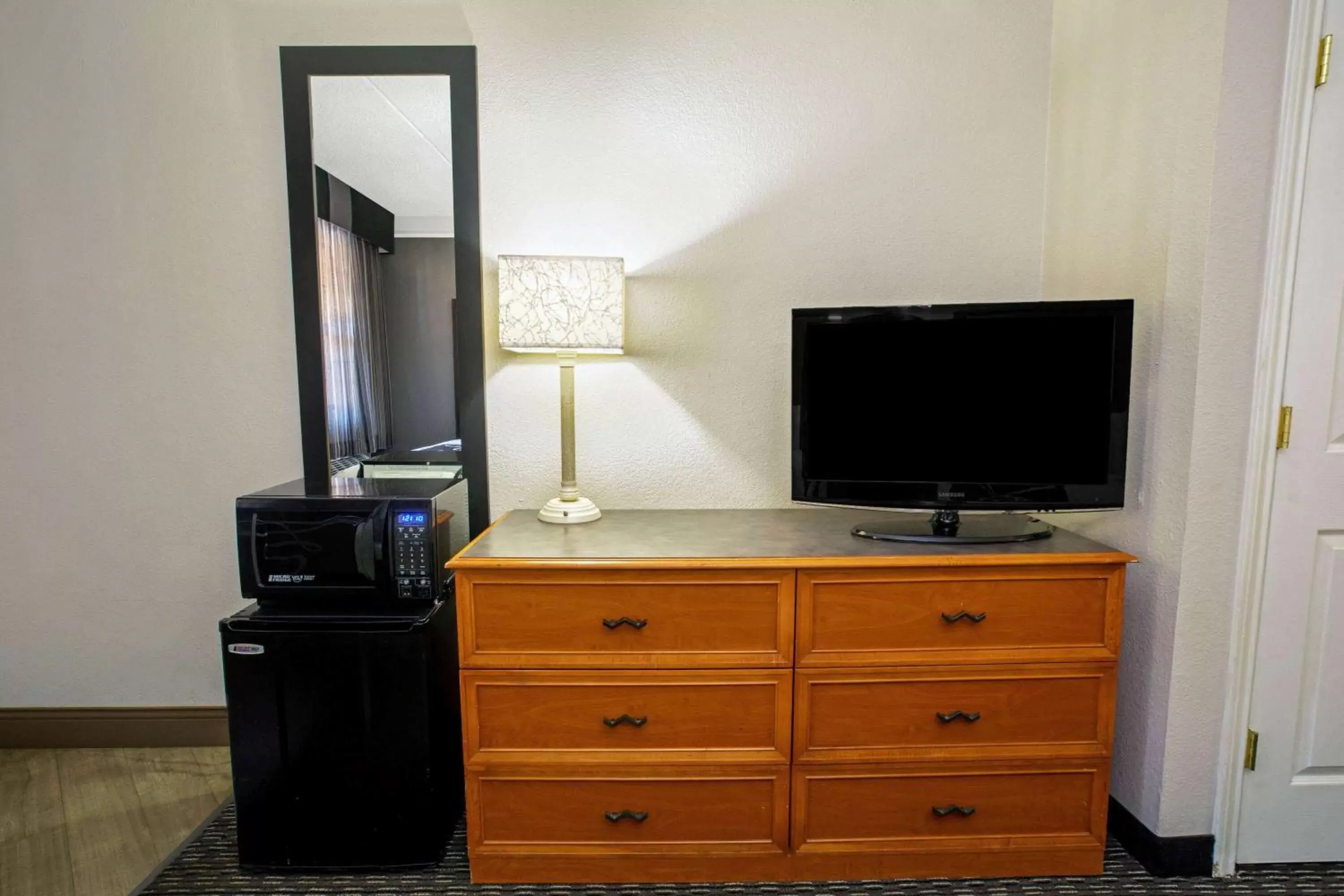 Photo of the whole room, TV/Entertainment Center in La Quinta Inn by Wyndham Denver Golden