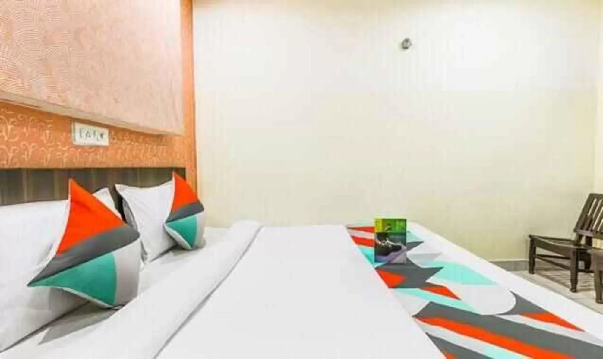 Bed in FabExpress Mayank Palace Bed in FabExpress Mayank Palace