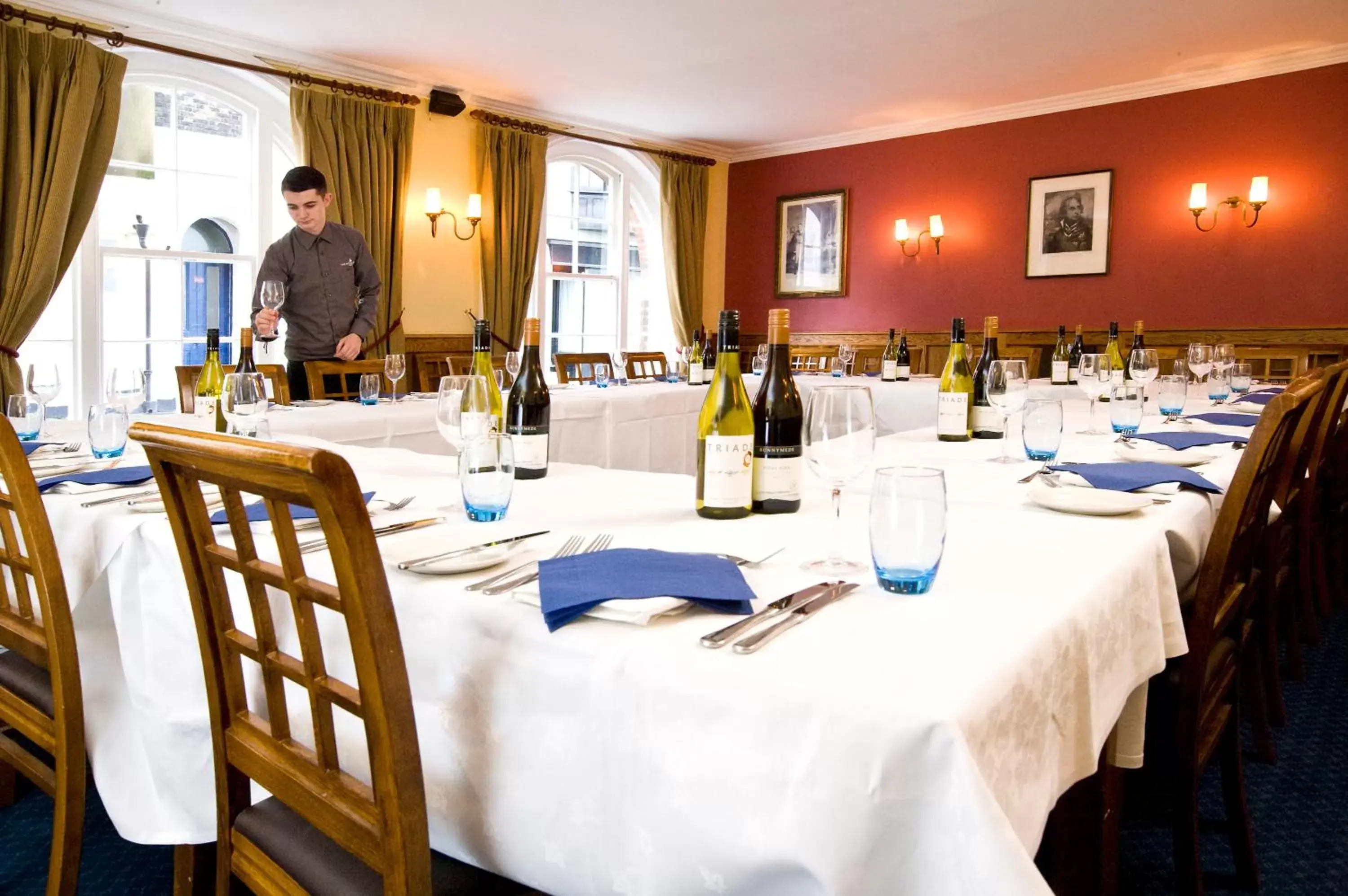 Business facilities, Restaurant/Places to Eat in Royal Hotel