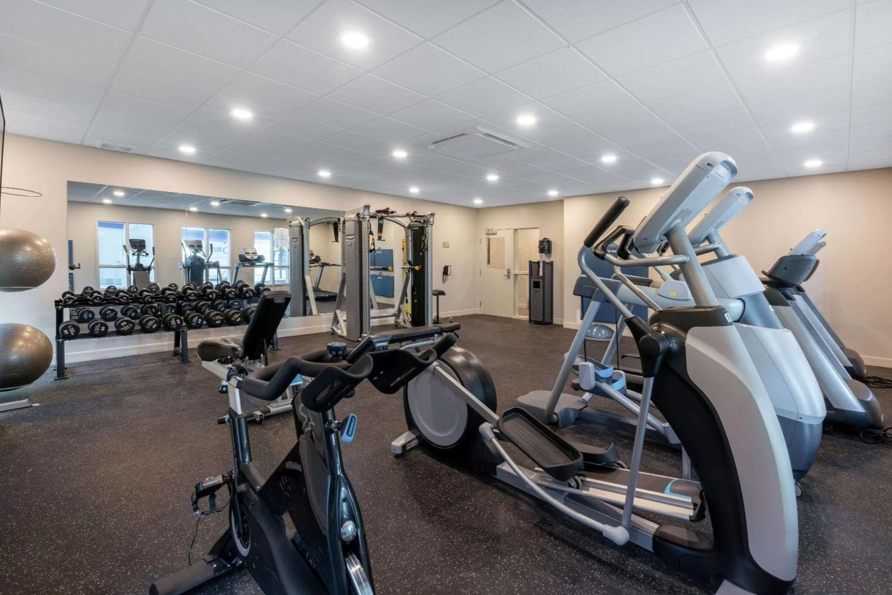 Fitness centre/facilities in Microtel Inn & Suites by Wyndham Portage La Prairie
