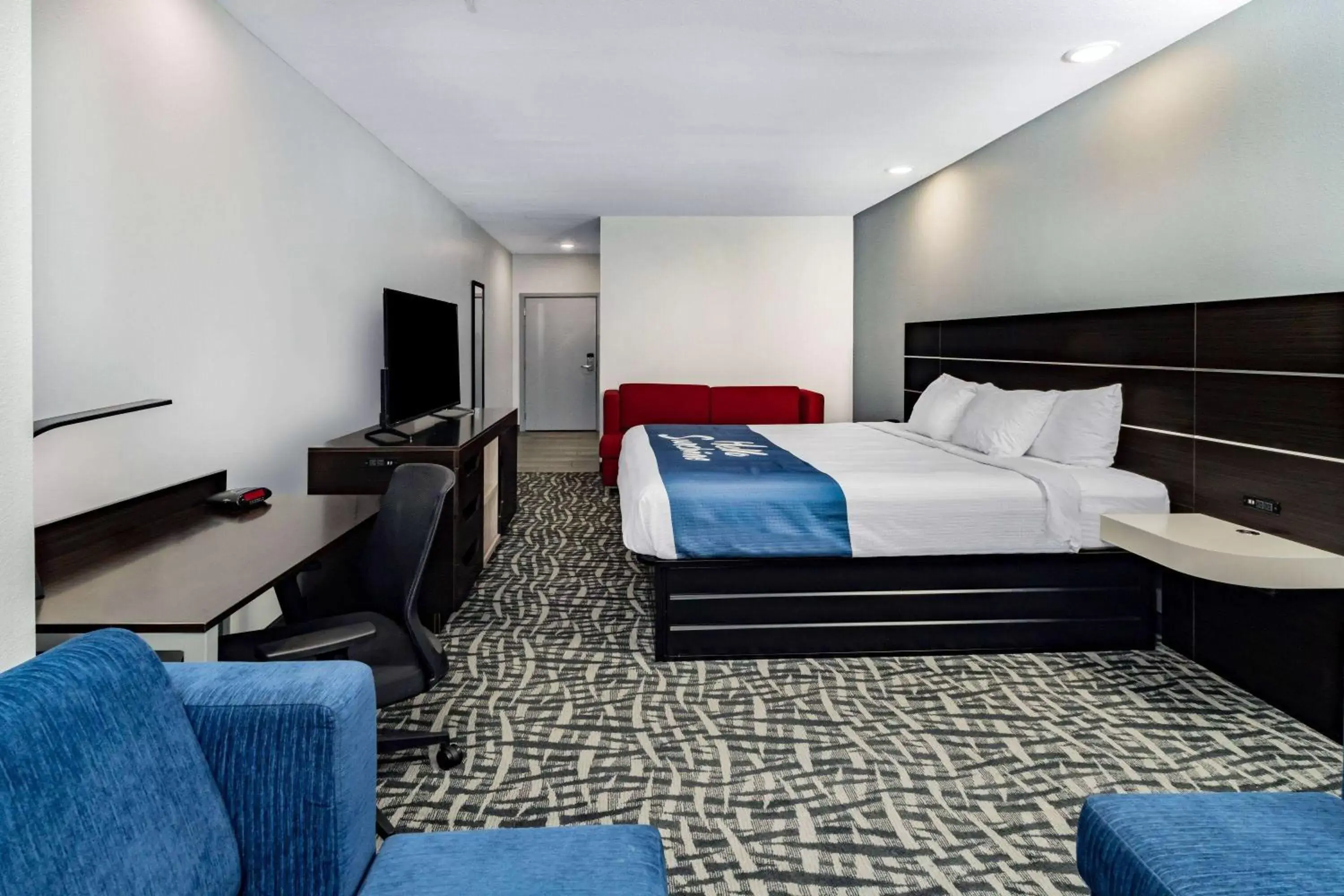 Photo of the whole room, Bed in Days Inn & Suites by Wyndham Horn Lake - Memphis Graceland