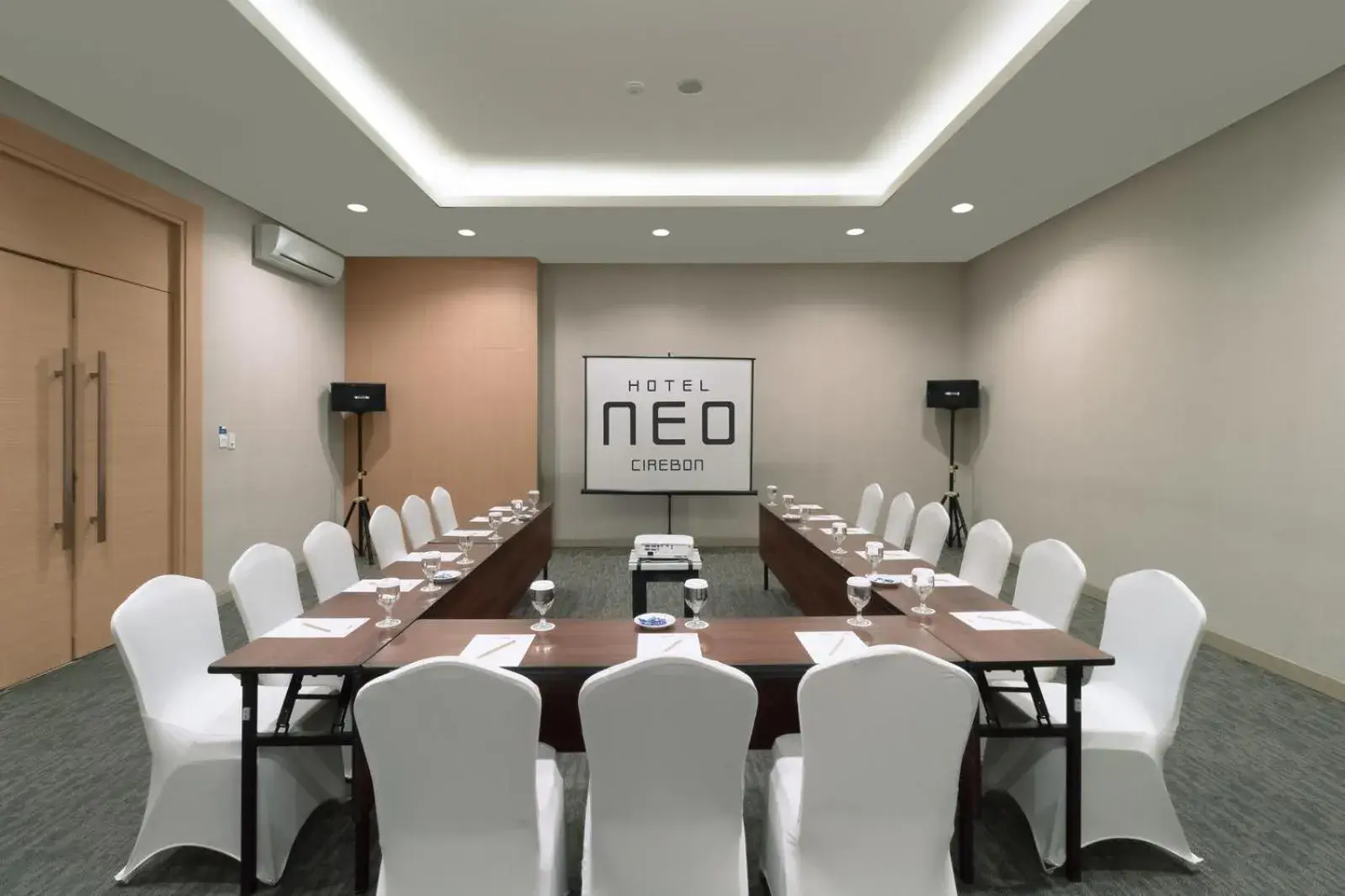 Meeting/conference room in Neo Samadikun Cirebon Hotel