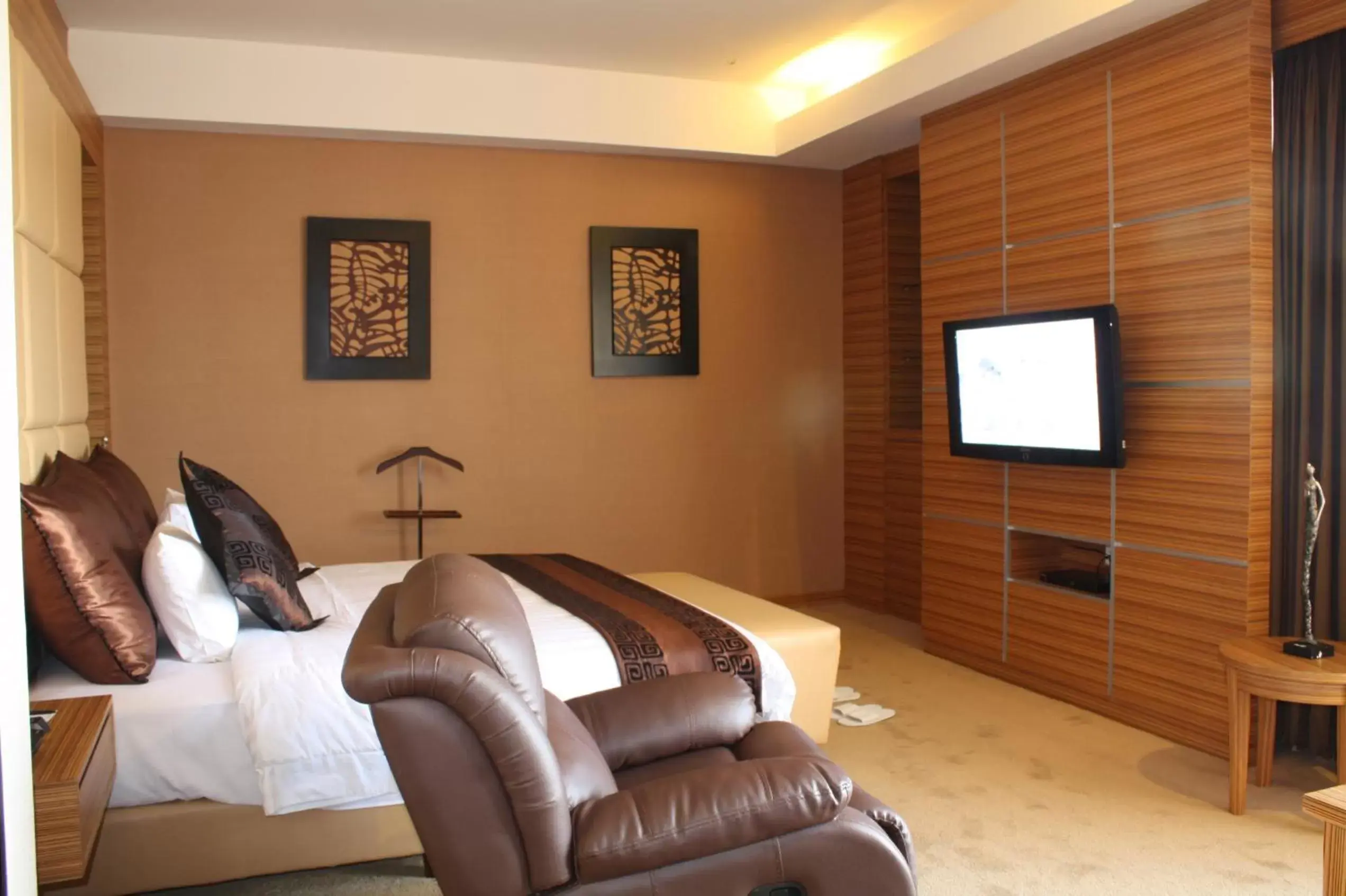 Bedroom, Seating Area in Grand Pasundan Convention Hotel