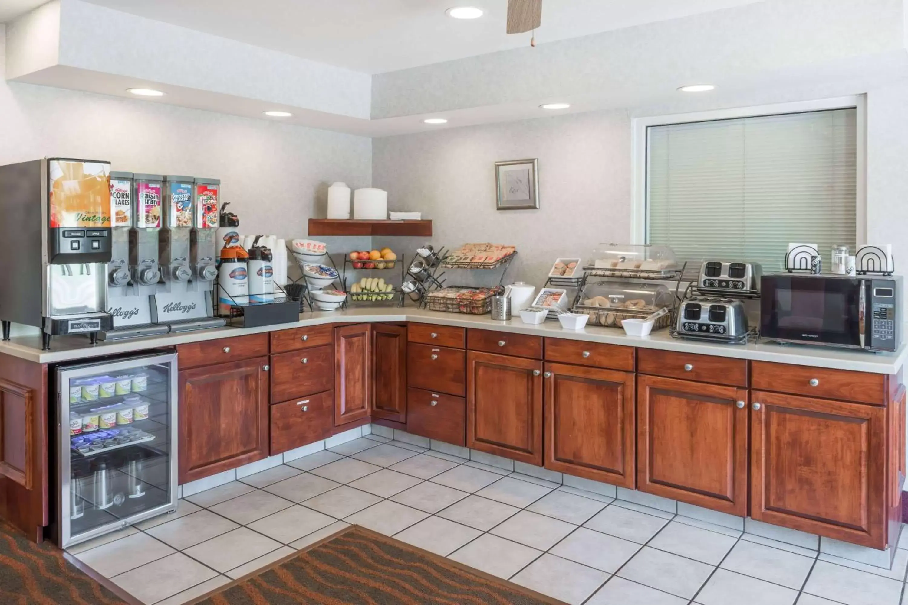 Restaurant/places to eat in Baymont by Wyndham Rolla Restaurant/places to eat in Baymont by Wyndham Rolla