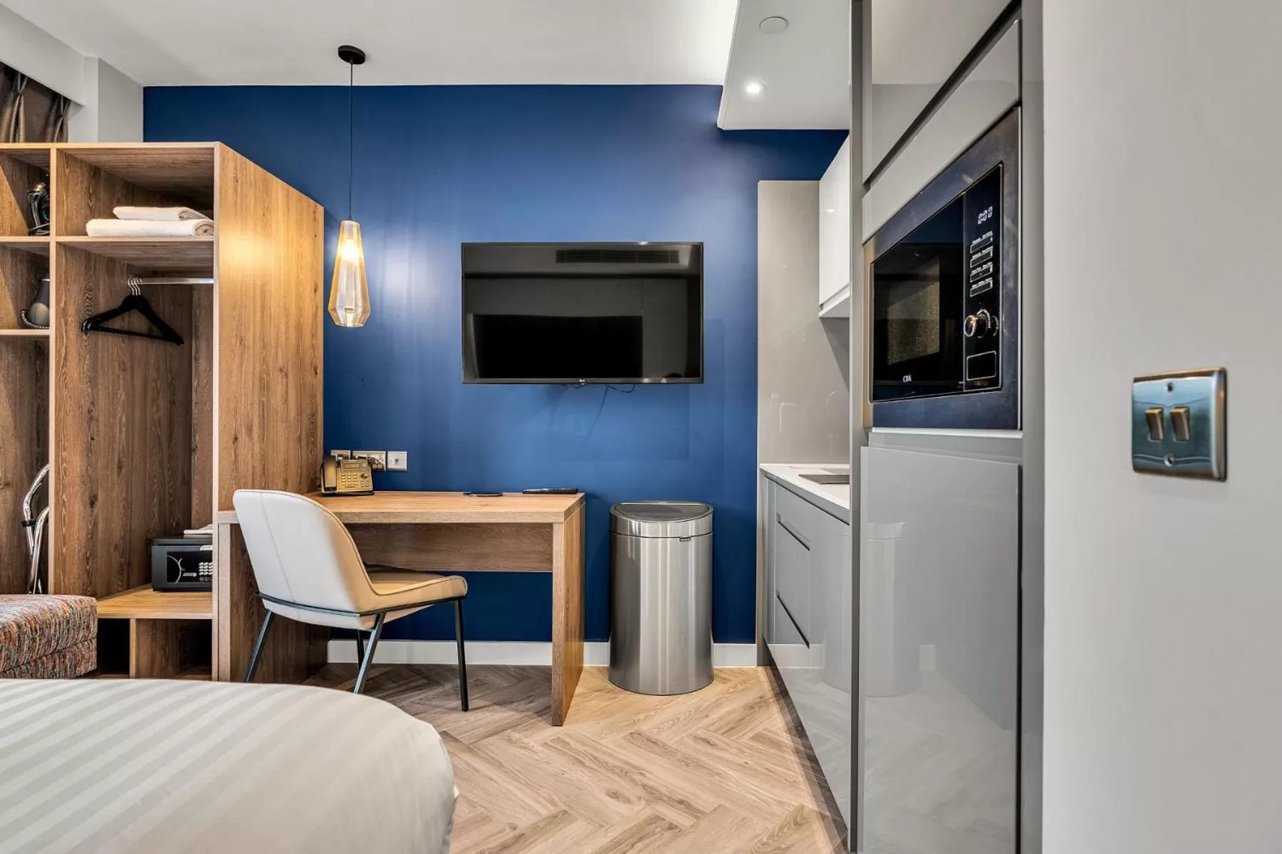 TV and multimedia, Bed in Roomzzz Edinburgh