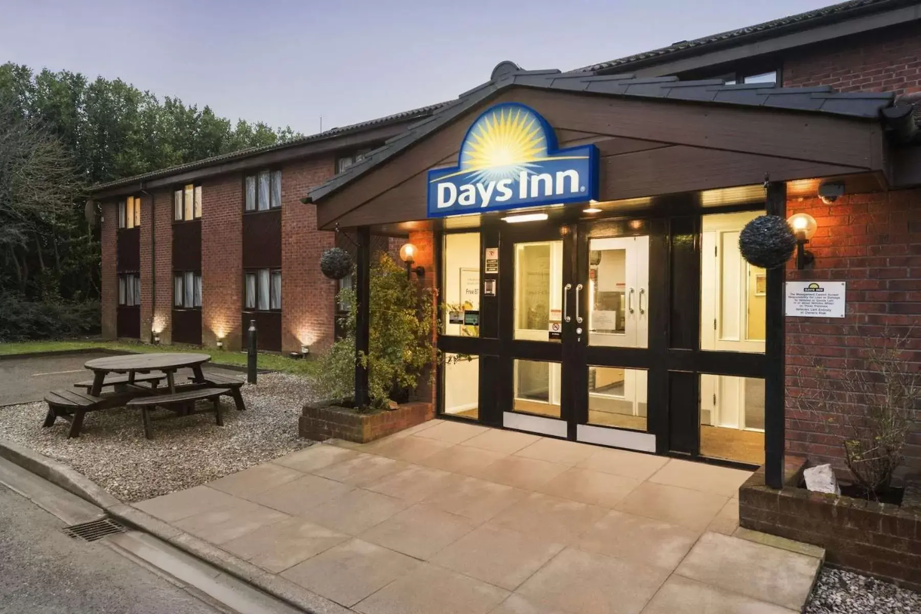 Facade/entrance in Days Inn Bridgend Cardiff