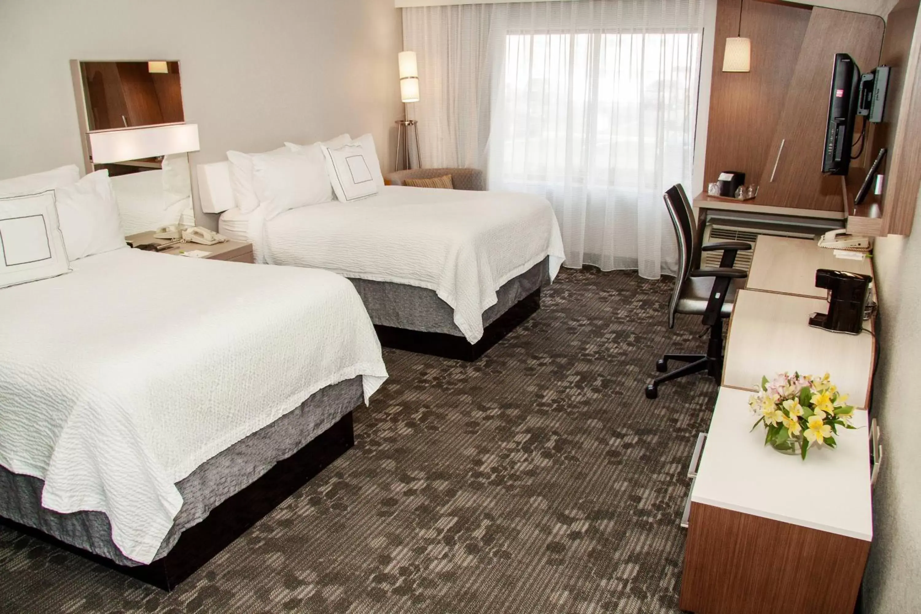 Photo of the whole room, Bed in Courtyard by Marriott Rocky Mount