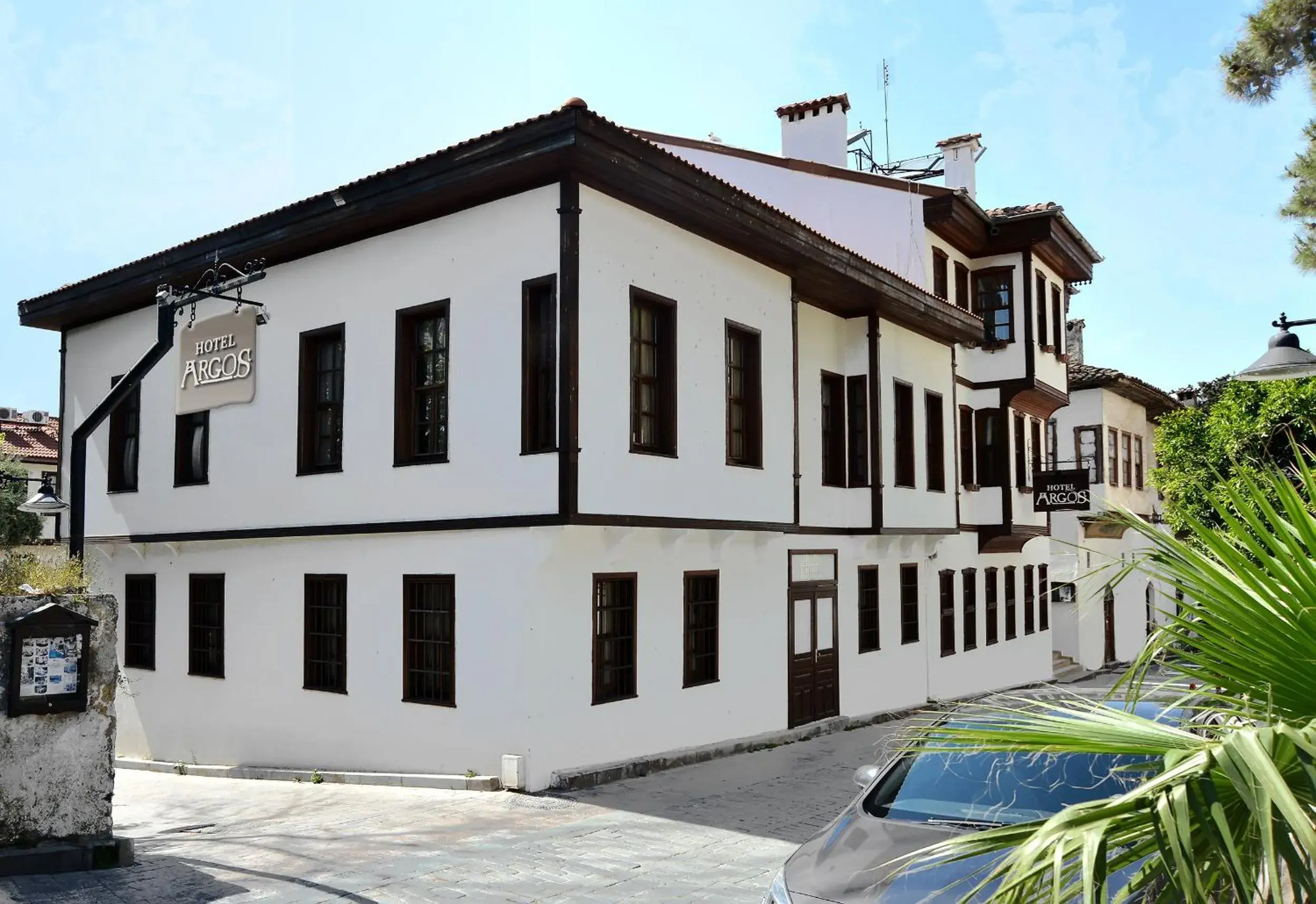 Facade/entrance, Property Building in Argos Hotel