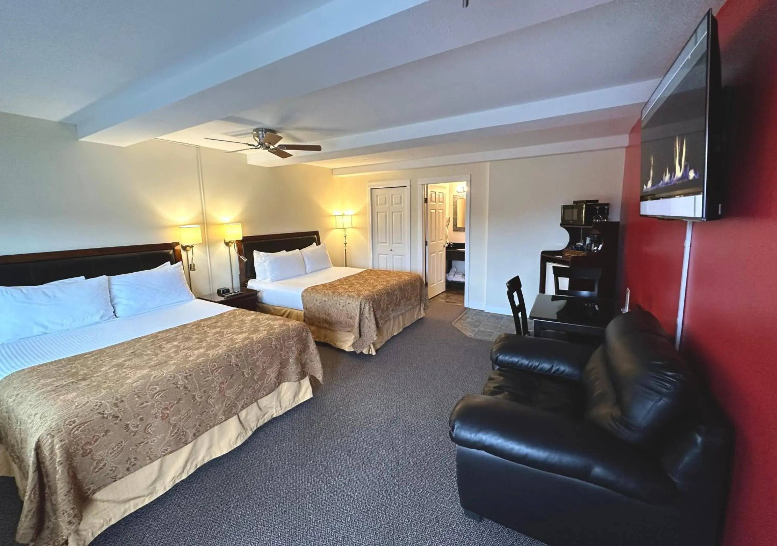 Bedroom in Bayshore Waterfront Inn