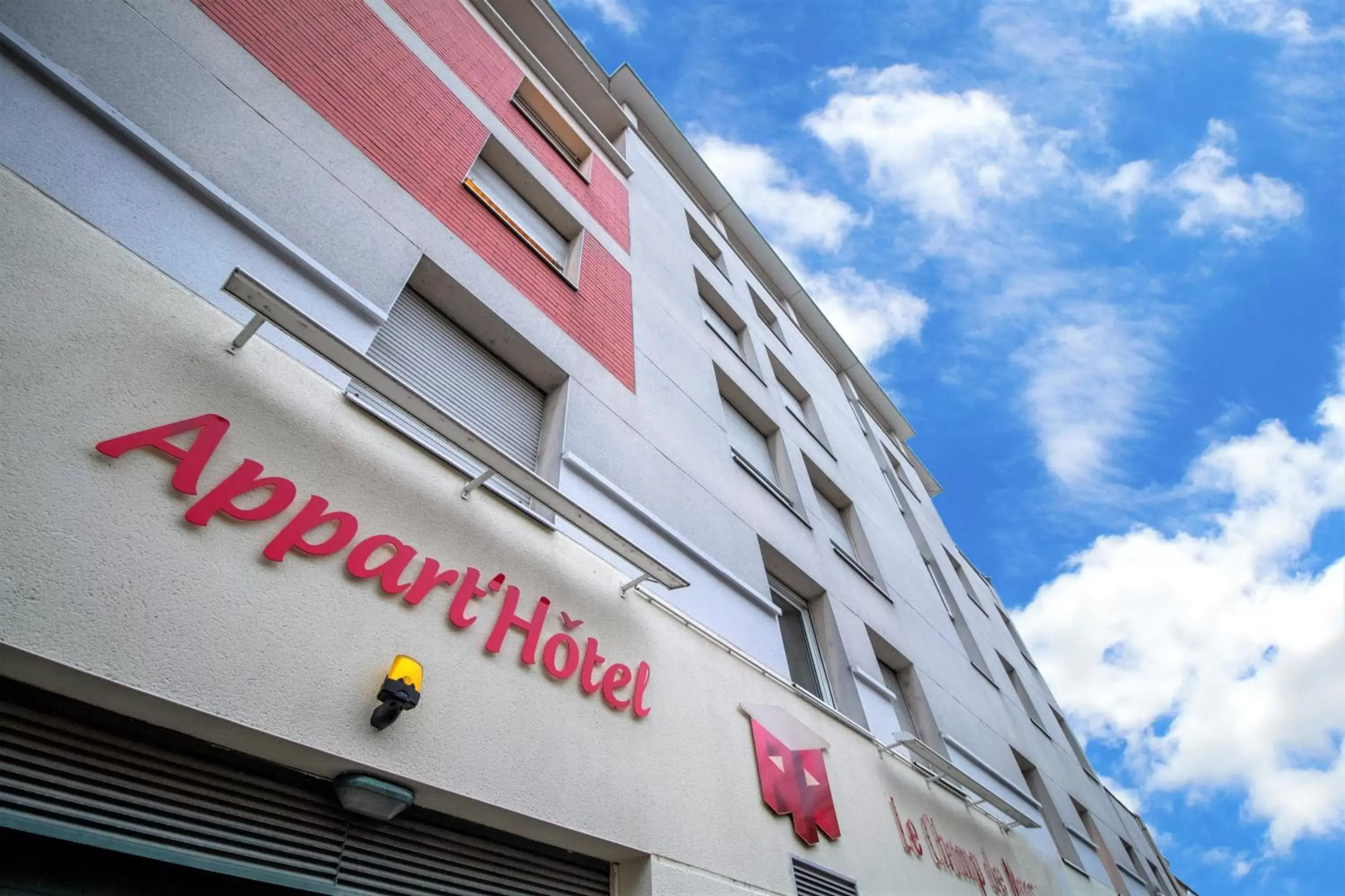 Property Building in KOSY Appart'hôtel Le Champ De Mars Reims