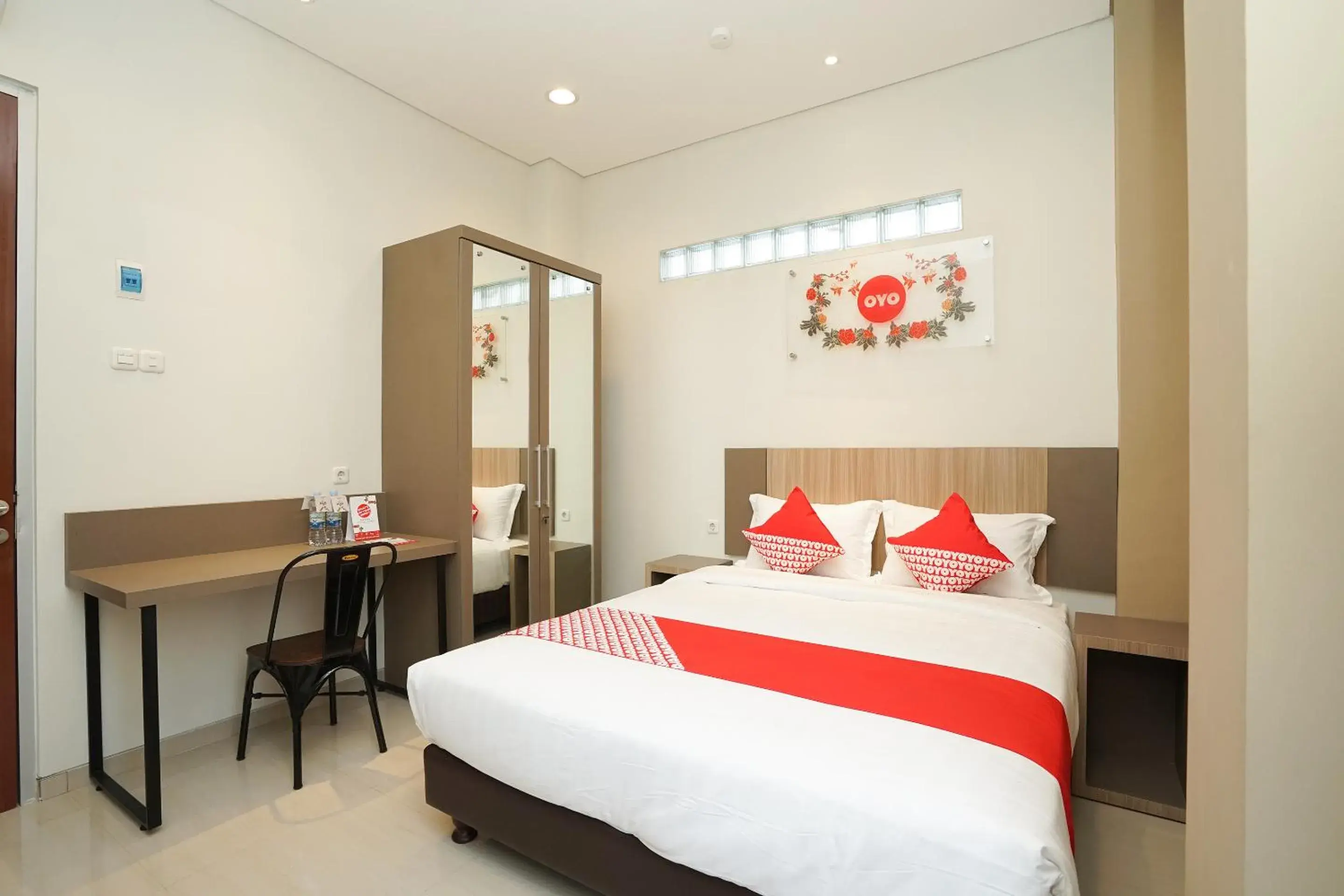 Bedroom, Bed in OYO 614 Graha 8 Syariah