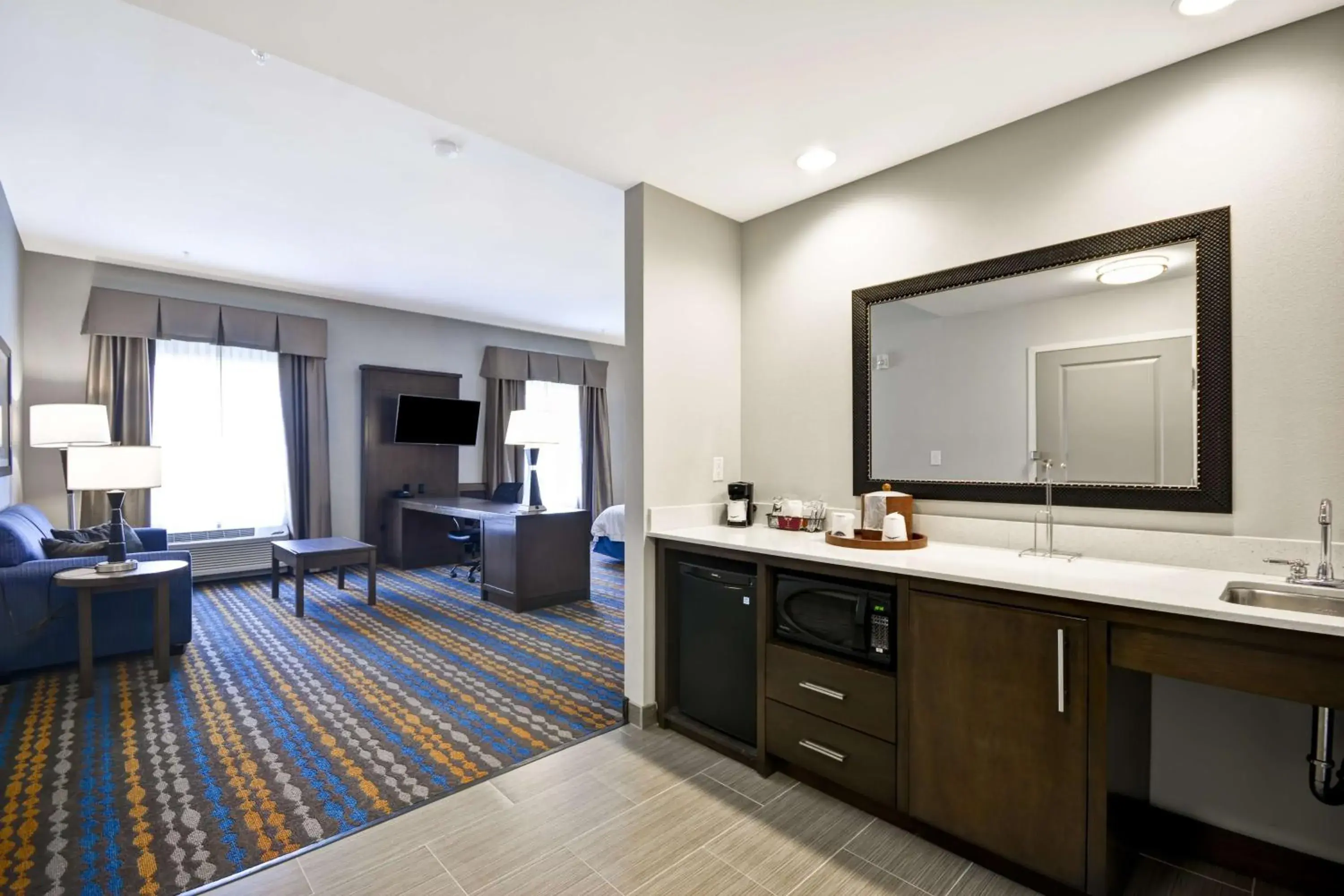 Kitchen or kitchenette, Kitchen/Kitchenette in Hampton Inn Kenedy