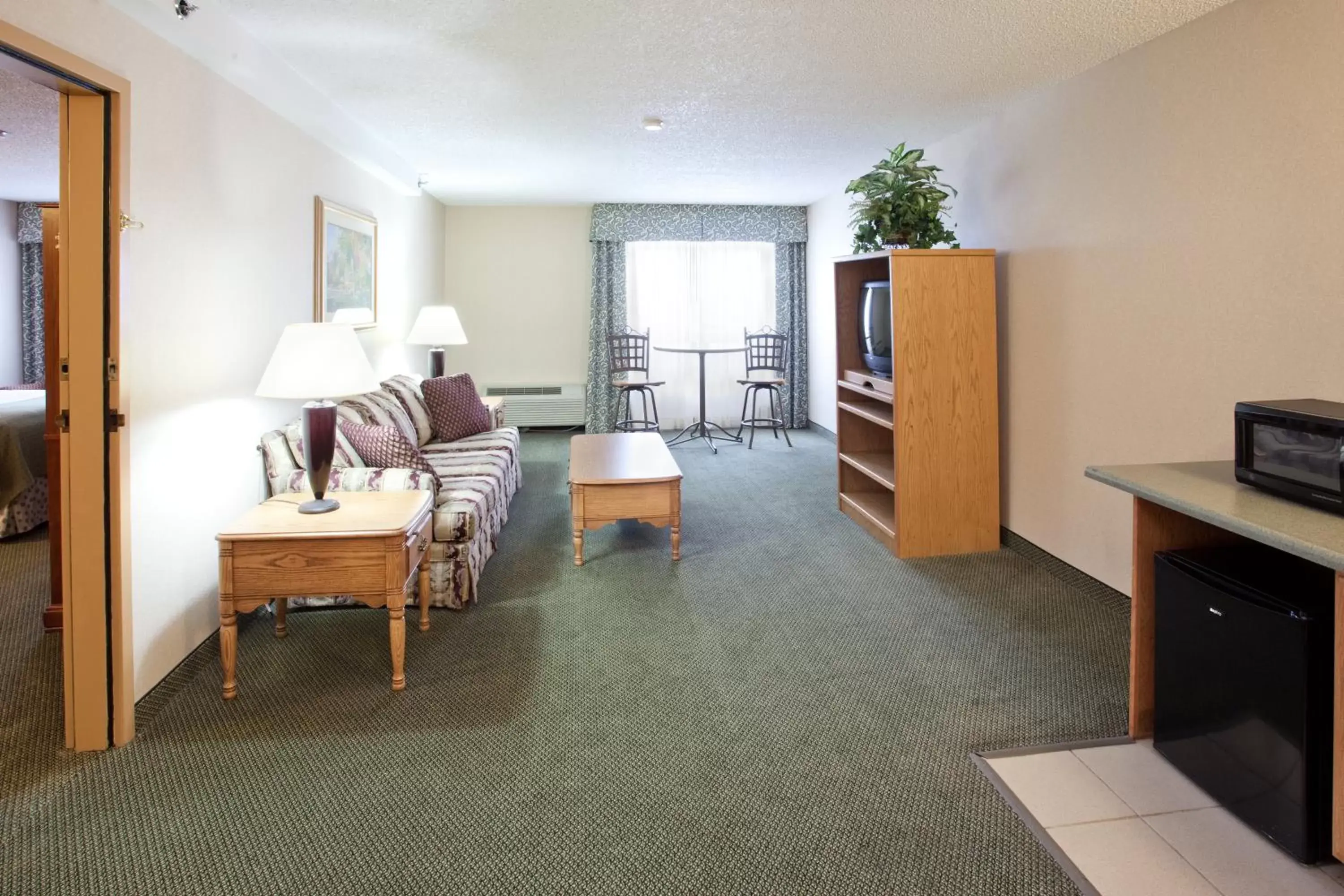 Photo of the whole room, Seating Area in Holiday Inn Great Falls-Convention Center, an IHG Hotel