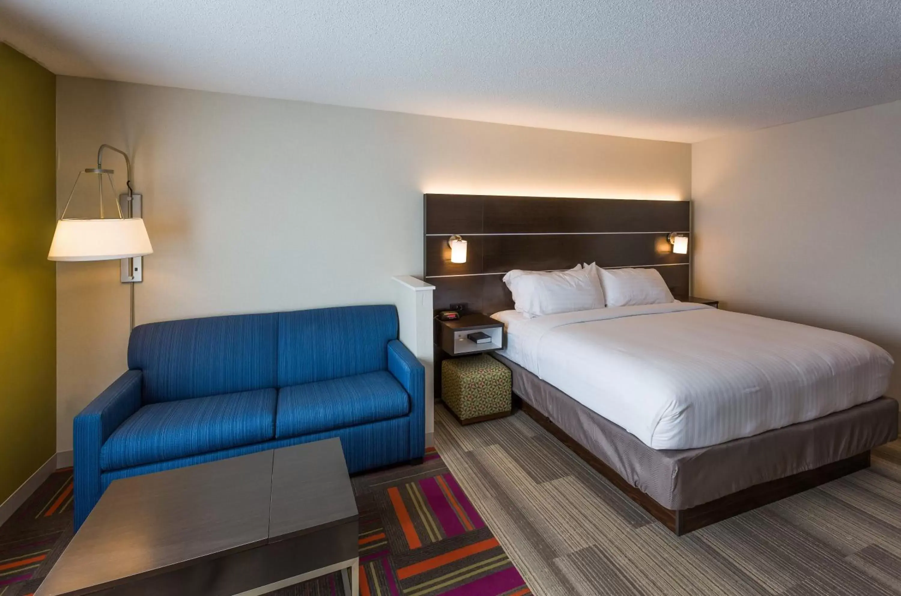 Photo of the whole room, Bed in Holiday Inn Express Hotel & Suites Reading, an IHG Hotel