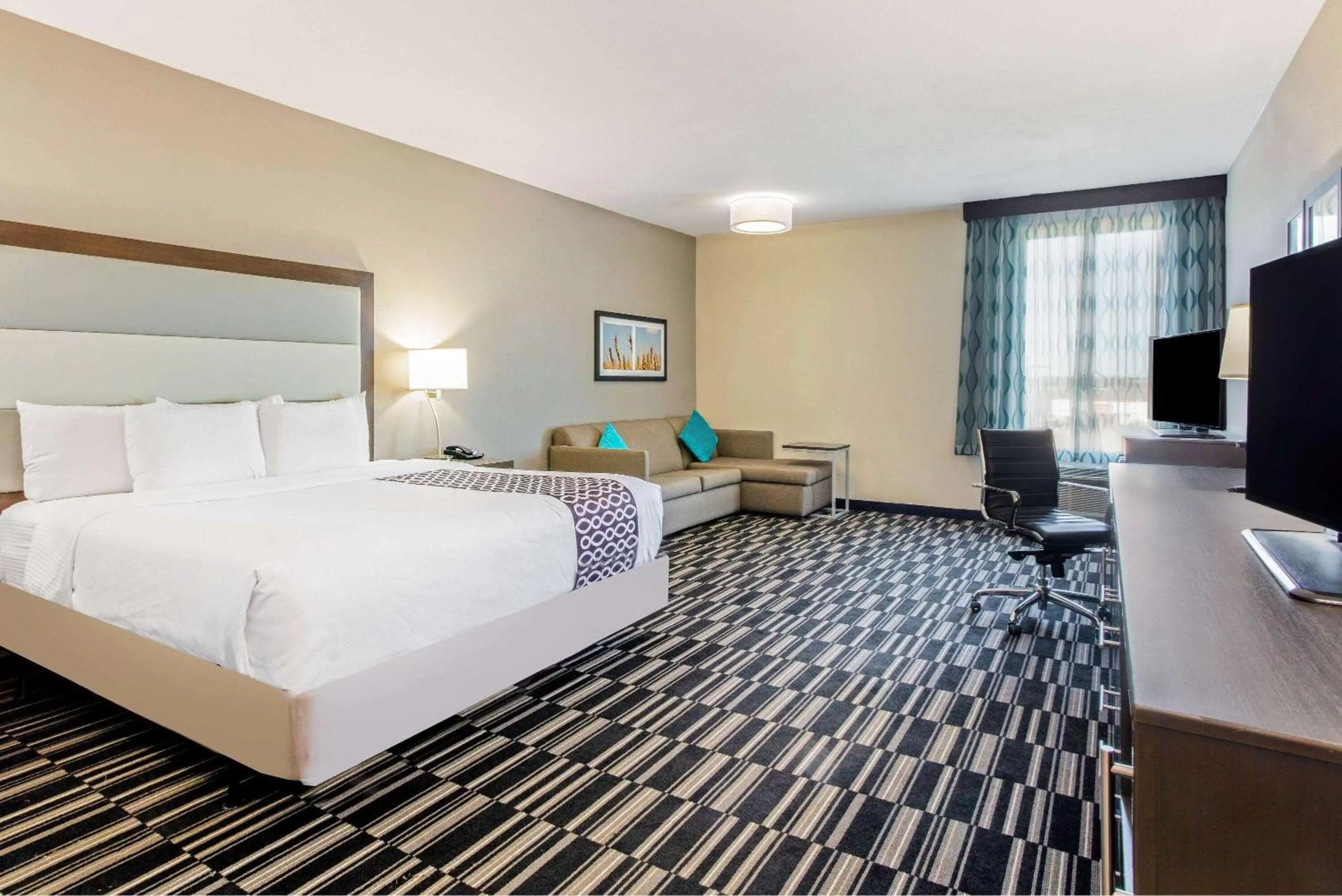 Photo of the whole room, Bed in La Quinta by Wyndham Sweetwater East