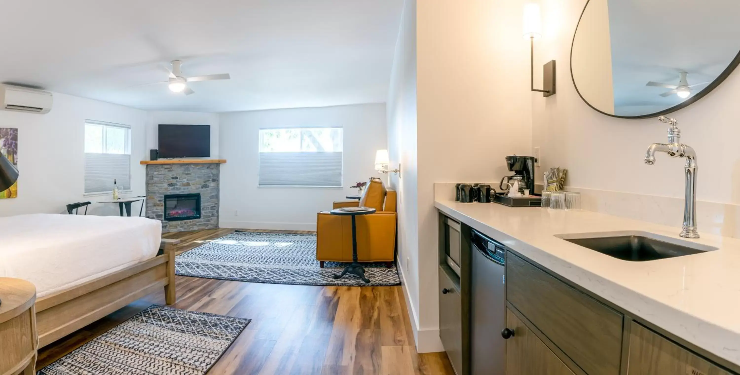 View (from property/room), Kitchen/Kitchenette in The Inn on Pine