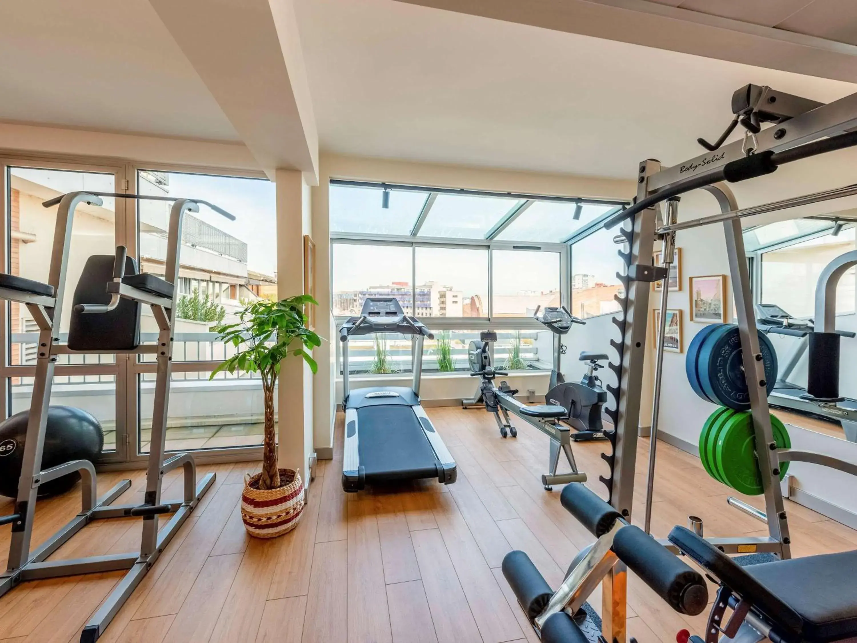 Property building, Fitness Center/Facilities in Mercure Toulouse Centre Saint-Georges