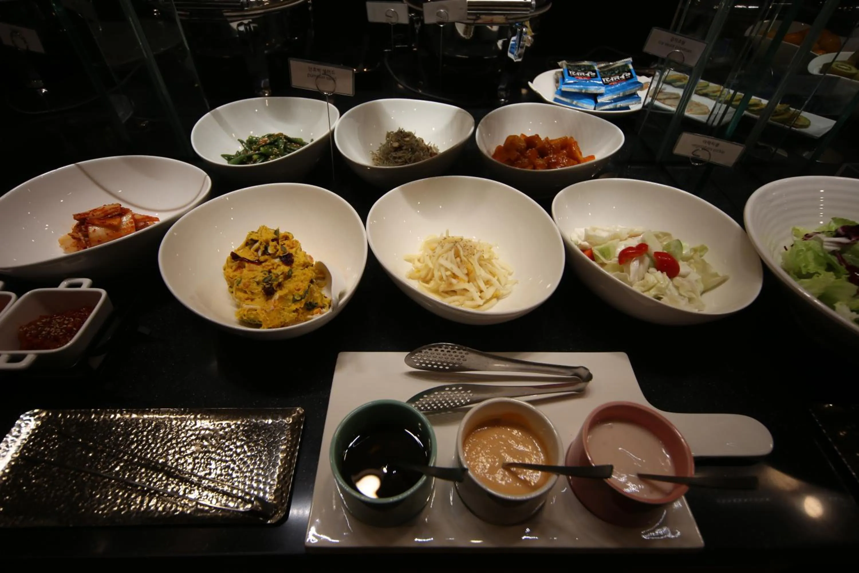 Restaurant/places to eat in Hotel Noblestay