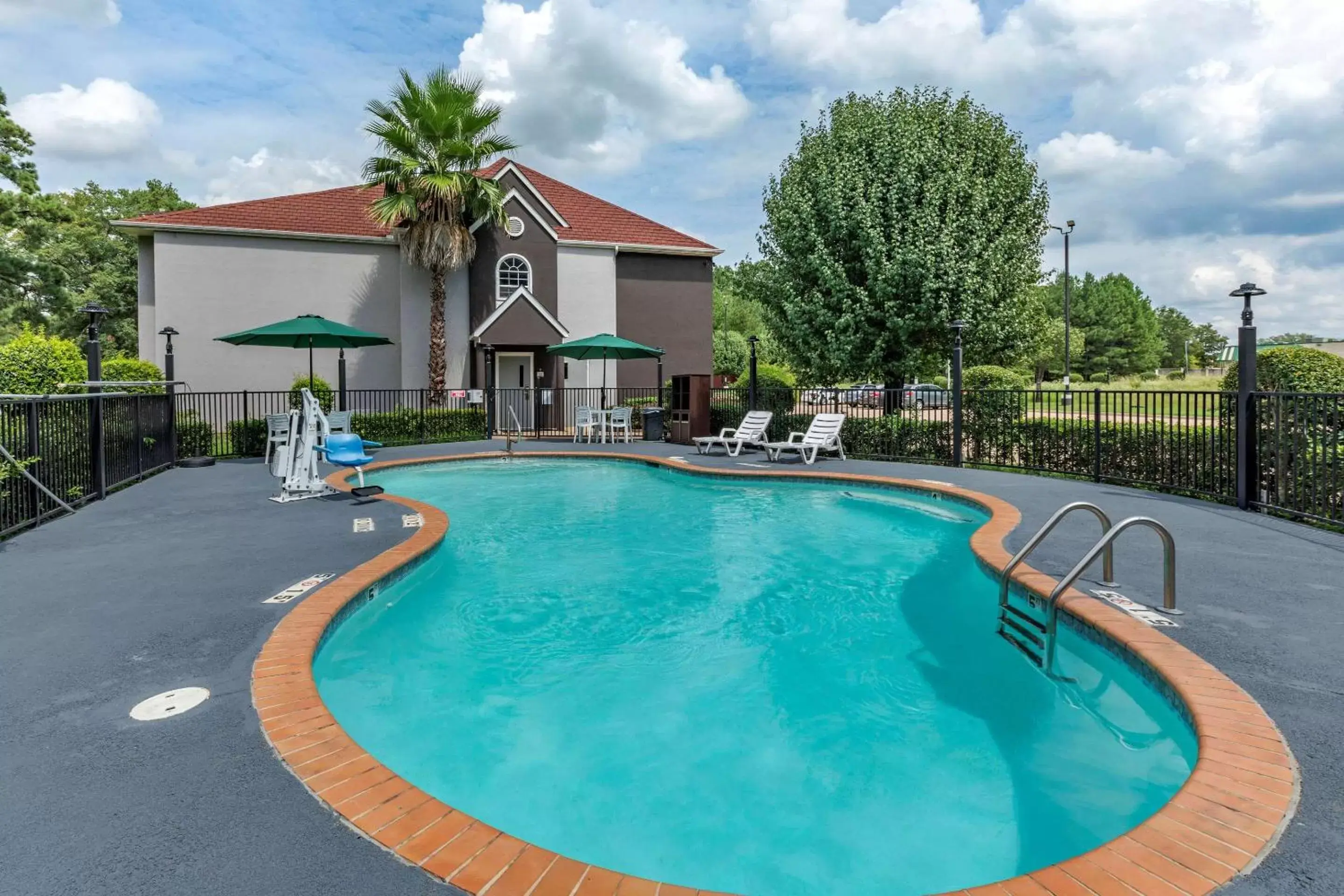 On site, Swimming Pool in Quality Inn & Suites Longview I-20