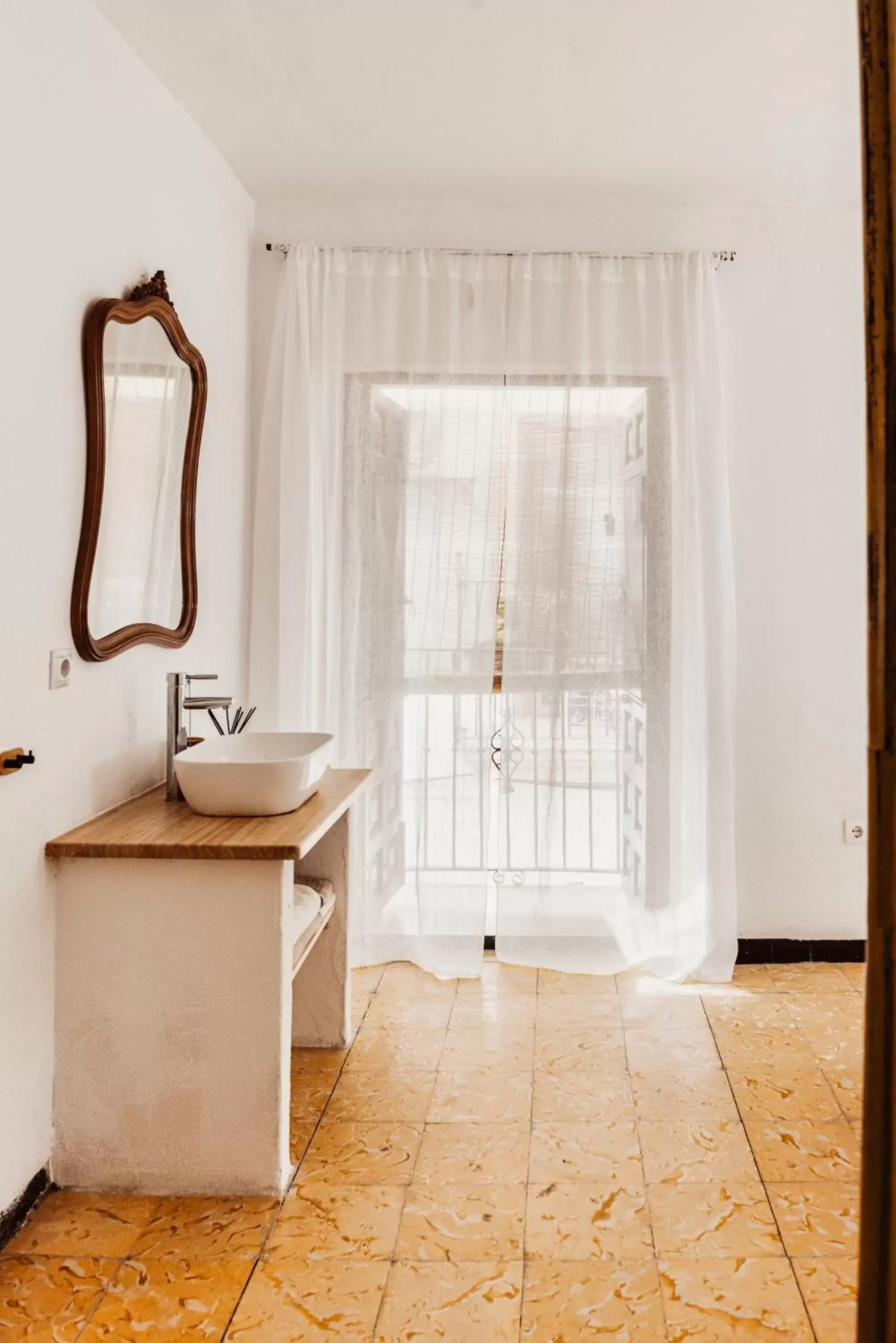 Deluxe Double Room with Balcony in Encanto Guesthouse Deluxe Double Room with Balcony in Encanto Guesthouse