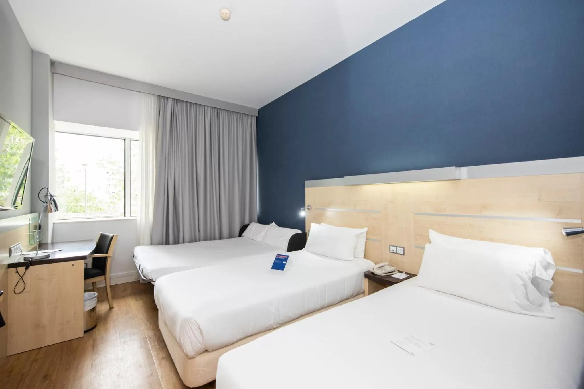 Photo of the whole room, Bed in Holiday Inn Express Barcelona City 22@ by IHG