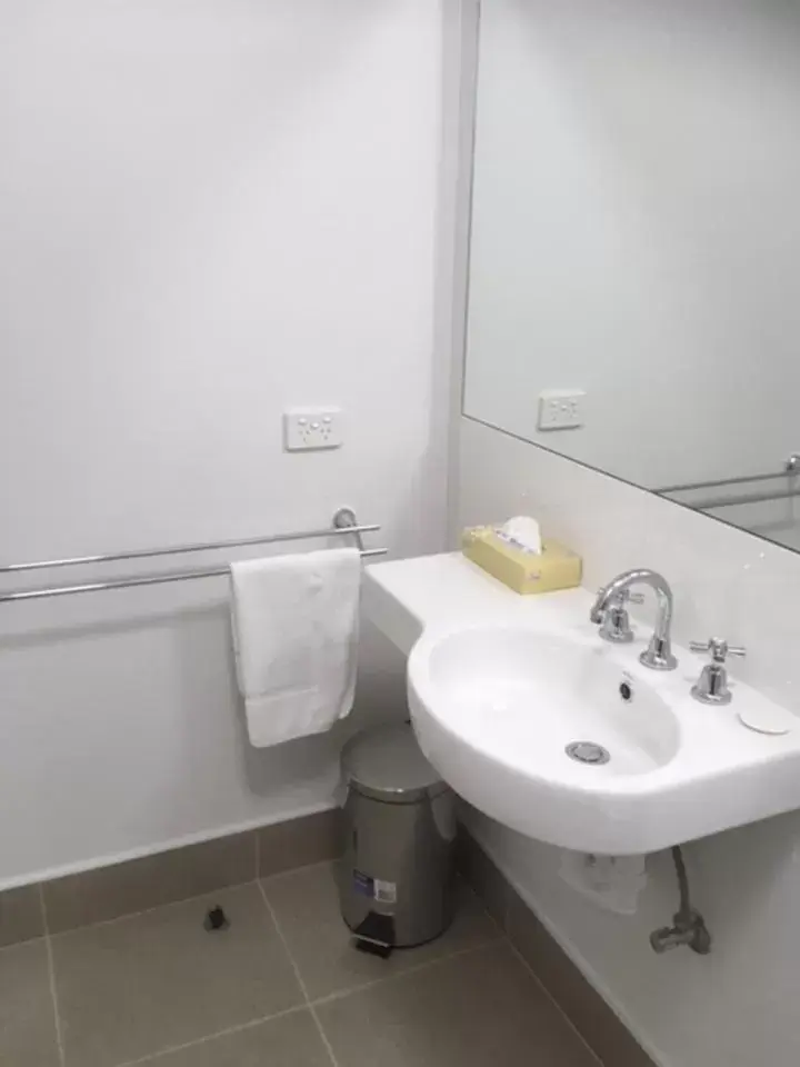 Bathroom in Somerset Hotel
