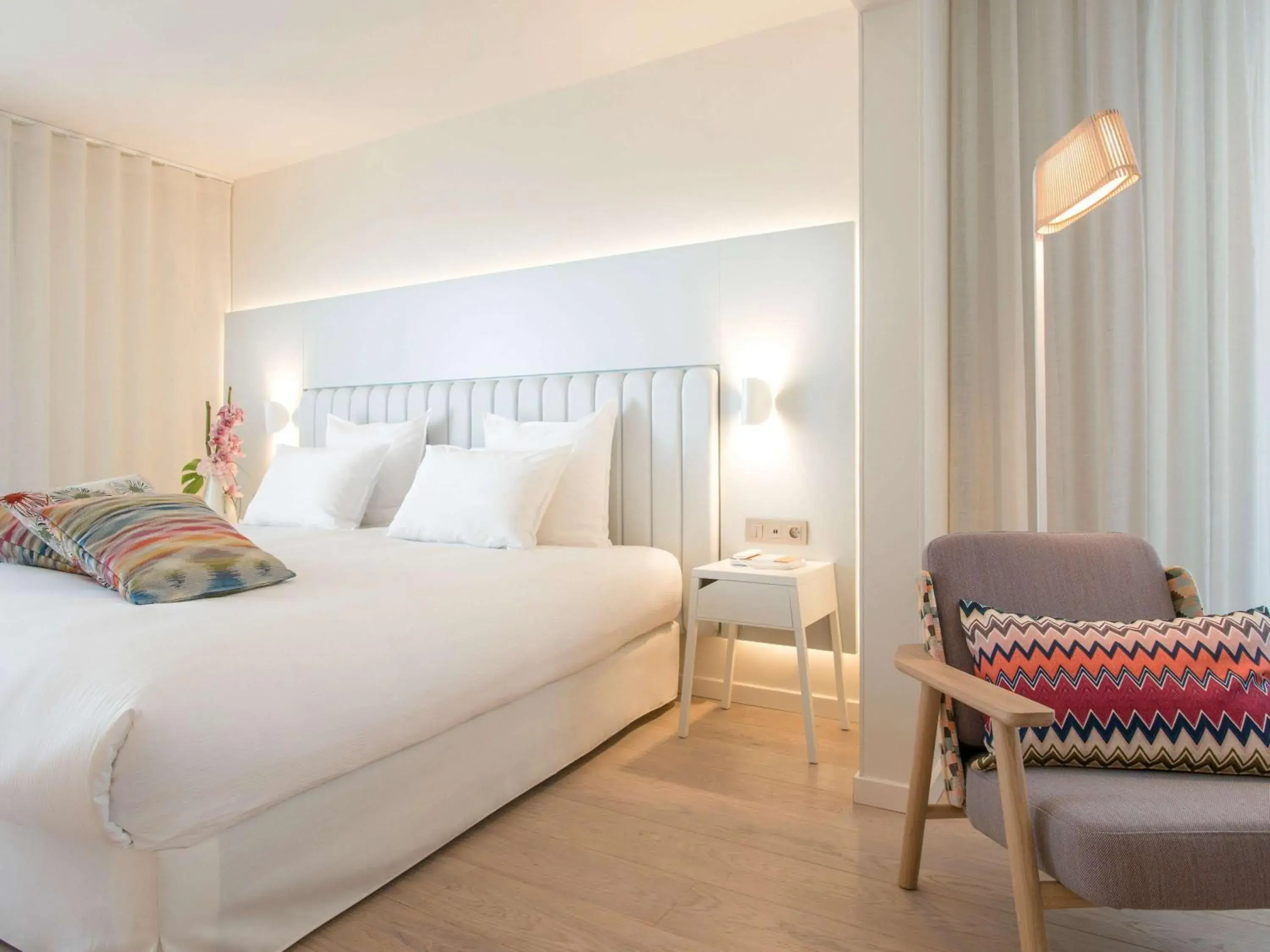 Bedroom, Bed in Hotel Croisette Beach Cannes Mgallery